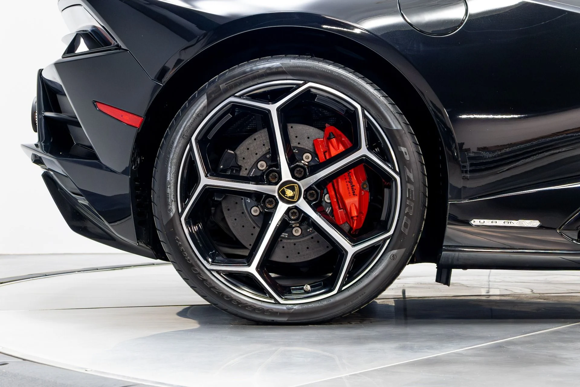 mph019_2858512500_Used_2020_Lamborghini_Huracan_EVO_1774302334_7c7793560d