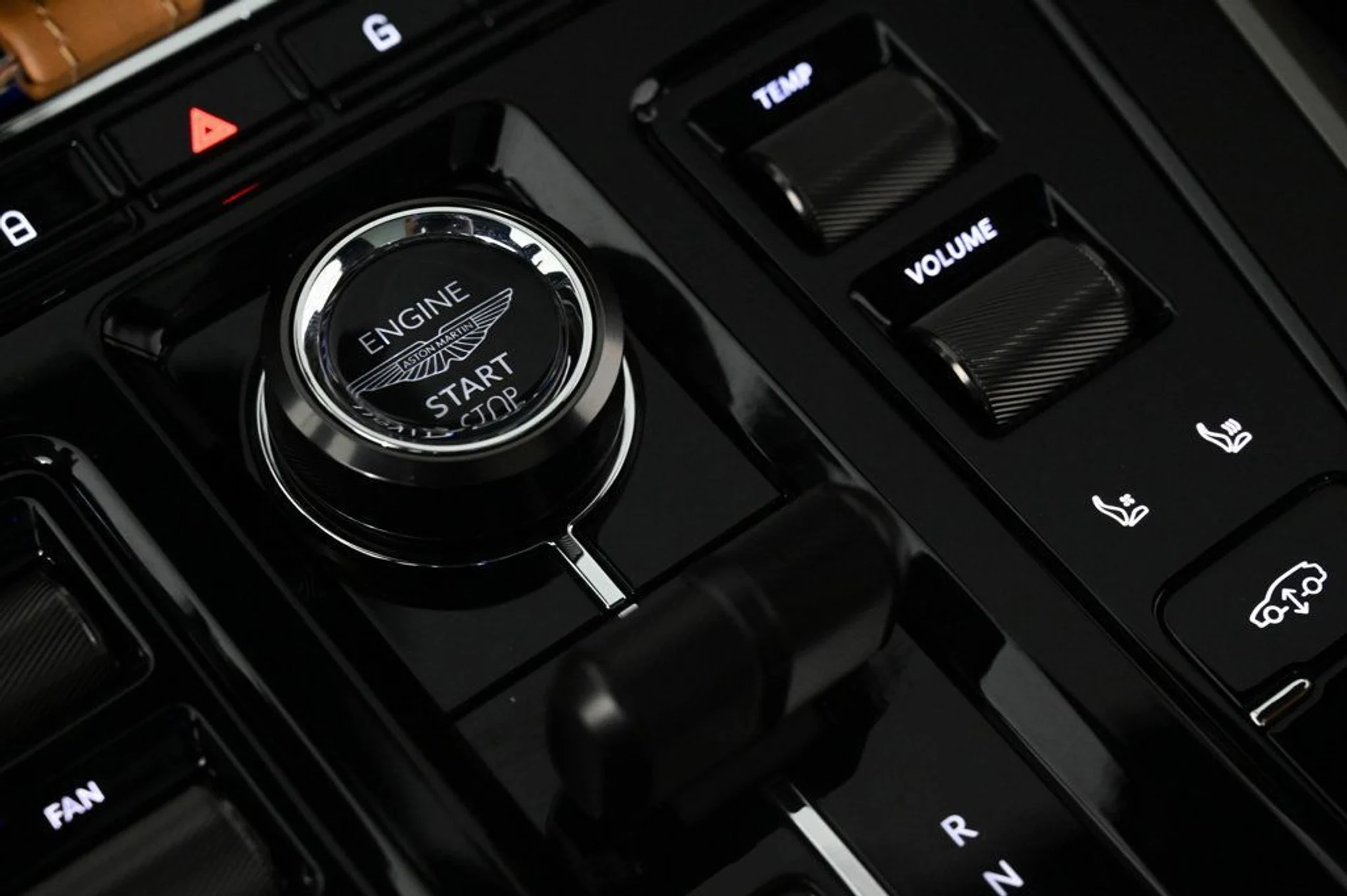 mph019_2858595331_new_2026_aston_martin_dbx_707awd_11350_22961651_19_1024_bf87a90668