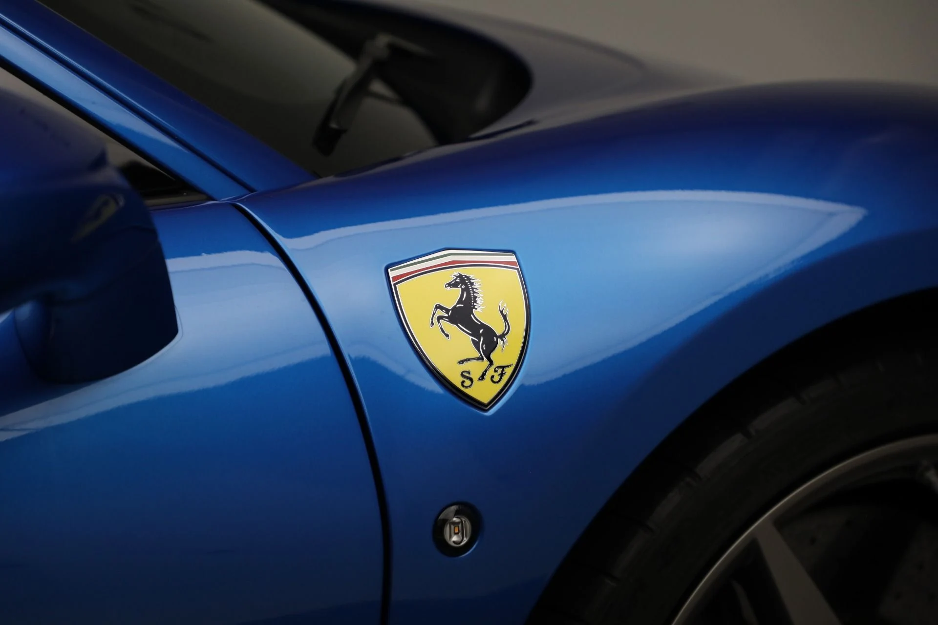 mph019_2865433943_Used_2020_Ferrari_F8_Tributo_84e060559e