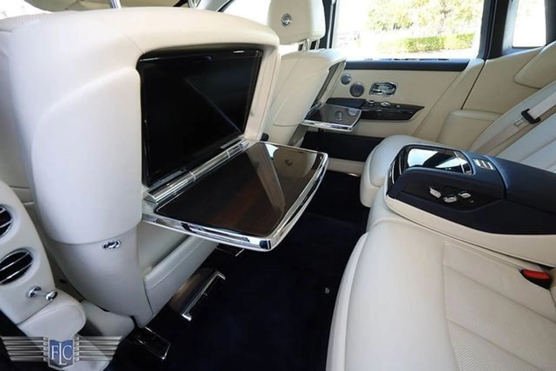 mph019_287448159_used_2018_rolls_royce_phantom_sedan_6305_22718398_24_640_c6e4f77efb