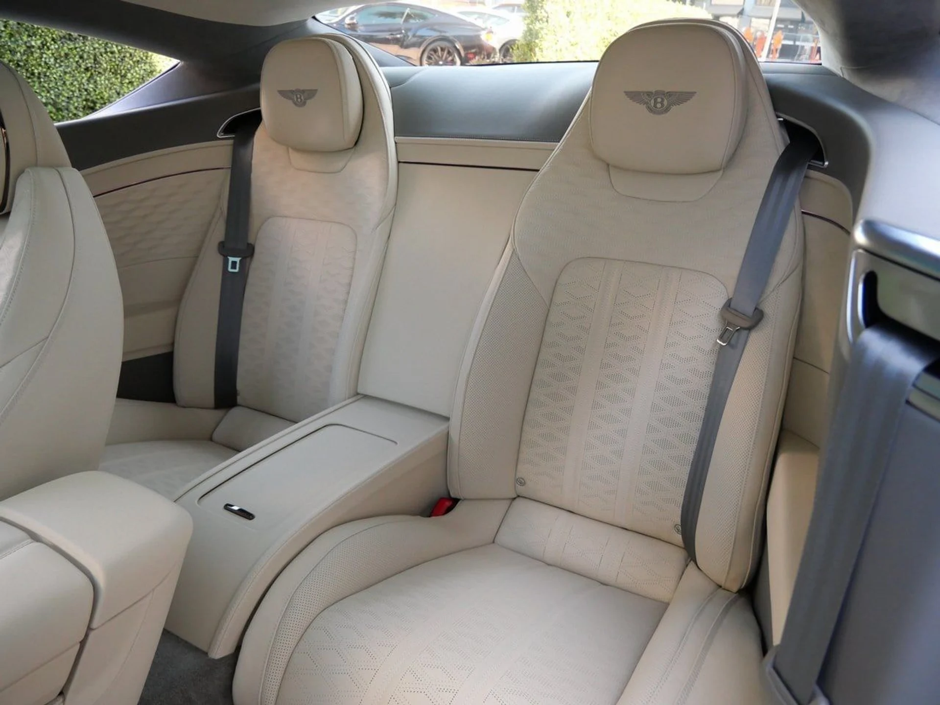 mph019_2874796324_b781f5aee369046a6f71421850dd788ax_030d8d55a5