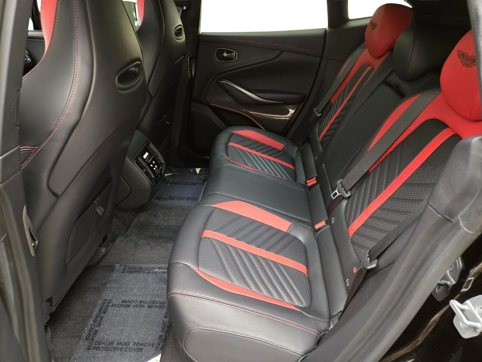 mph019_2875397366_Used_2023_Aston_Martin_DBX_707_1777354914_21b52a7422