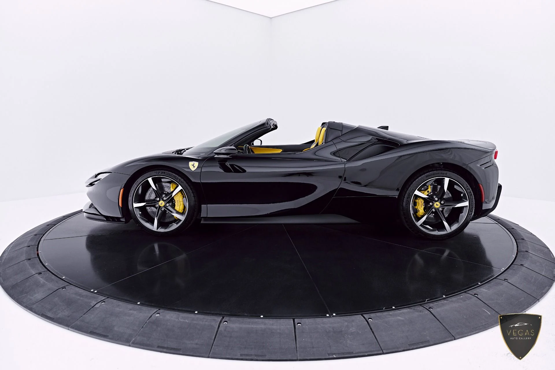 mph019_2875951677_Used_2024_Ferrari_SF_90_Spider_Base_1783038340_e6c90ac850