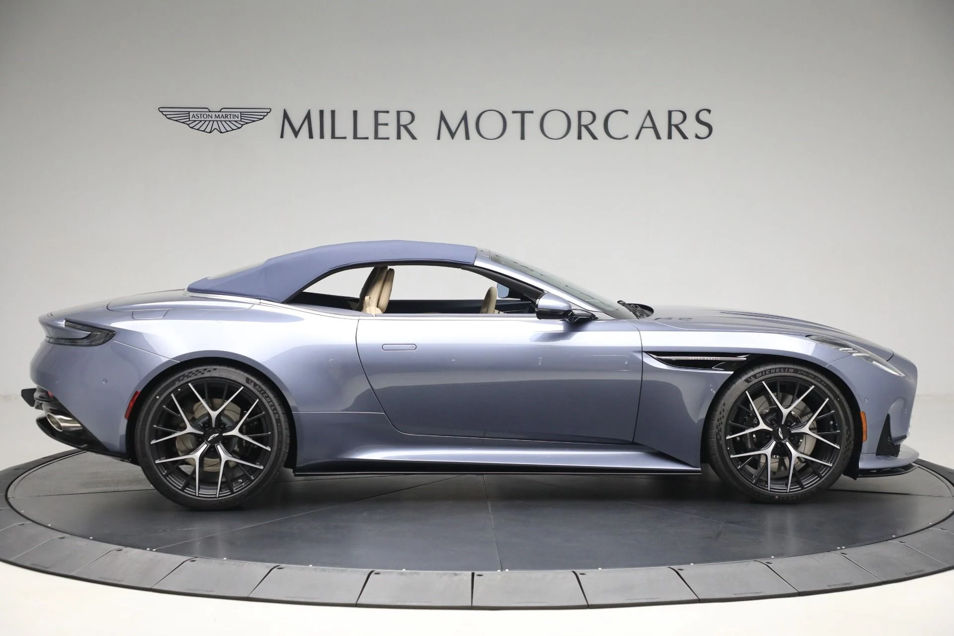 mph019_2879155518_New_2025_Aston_Martin_DB_12_Volante_b1d4d671a2