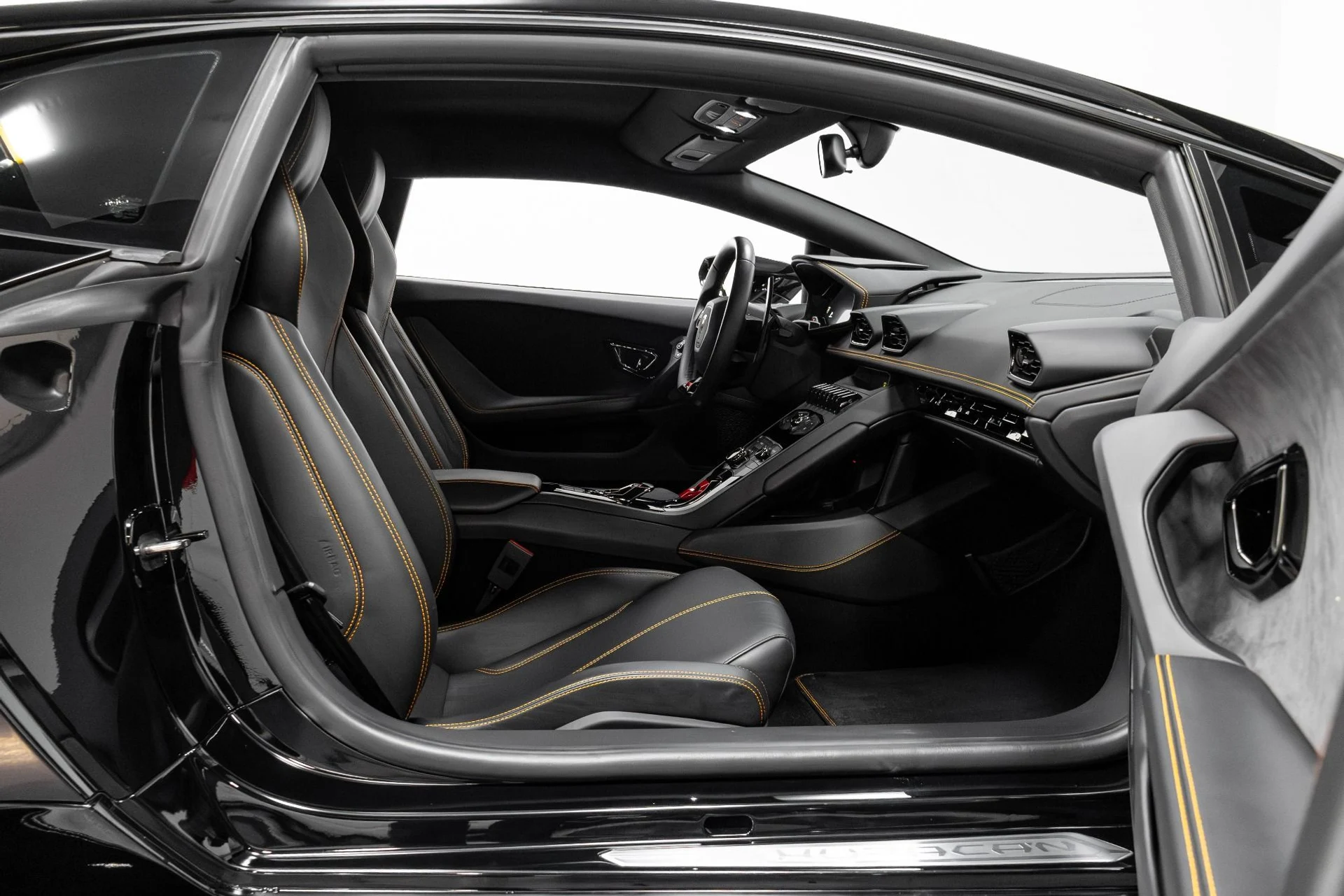 mph019_2887179731_Used_2017_Lamborghini_Huracan_LP_580_2_1771545979_570c9a3448