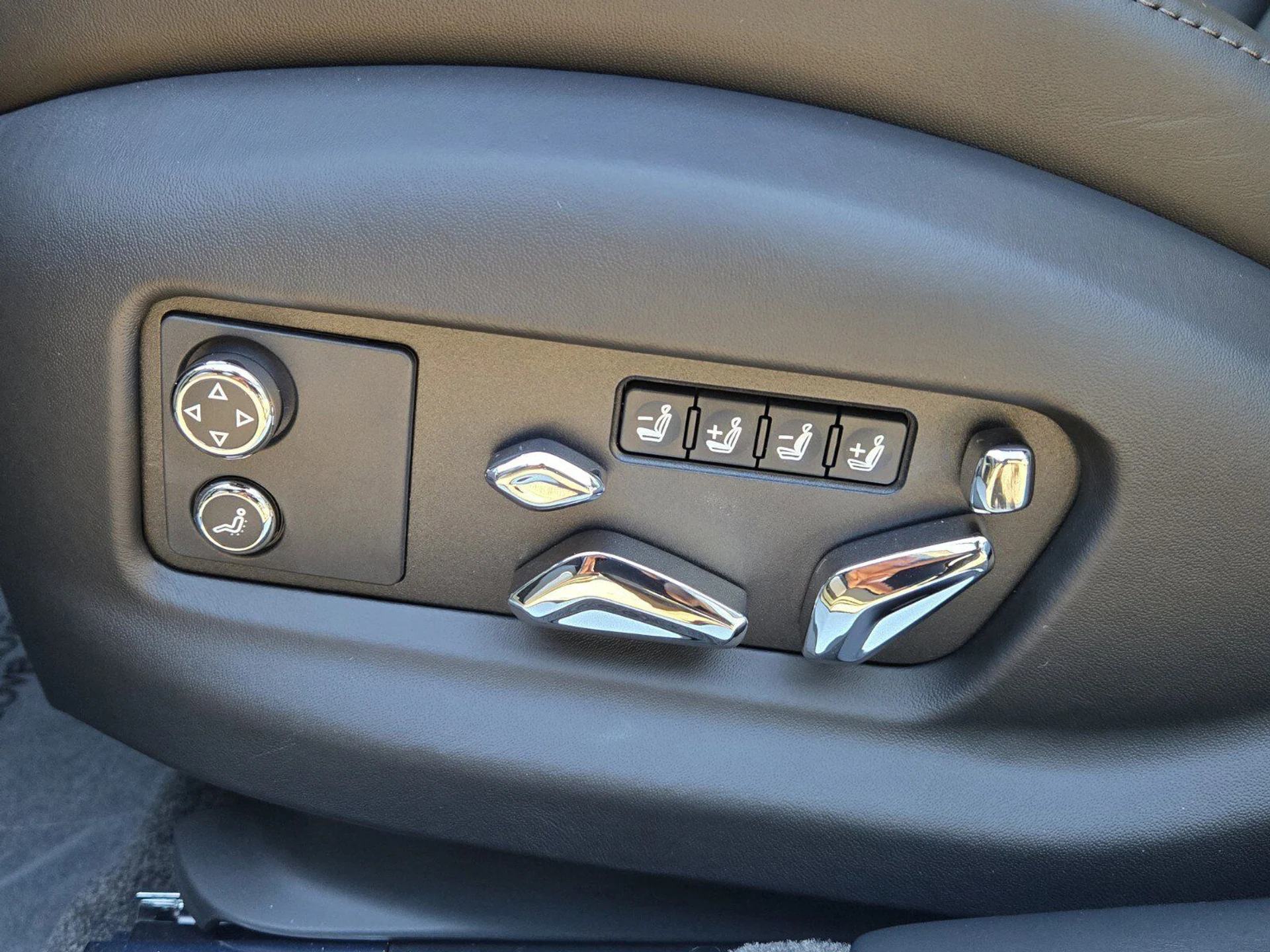 mph019_2888809049_8a02f2186613e58567aab9eef2b21bc2x_33926d5470