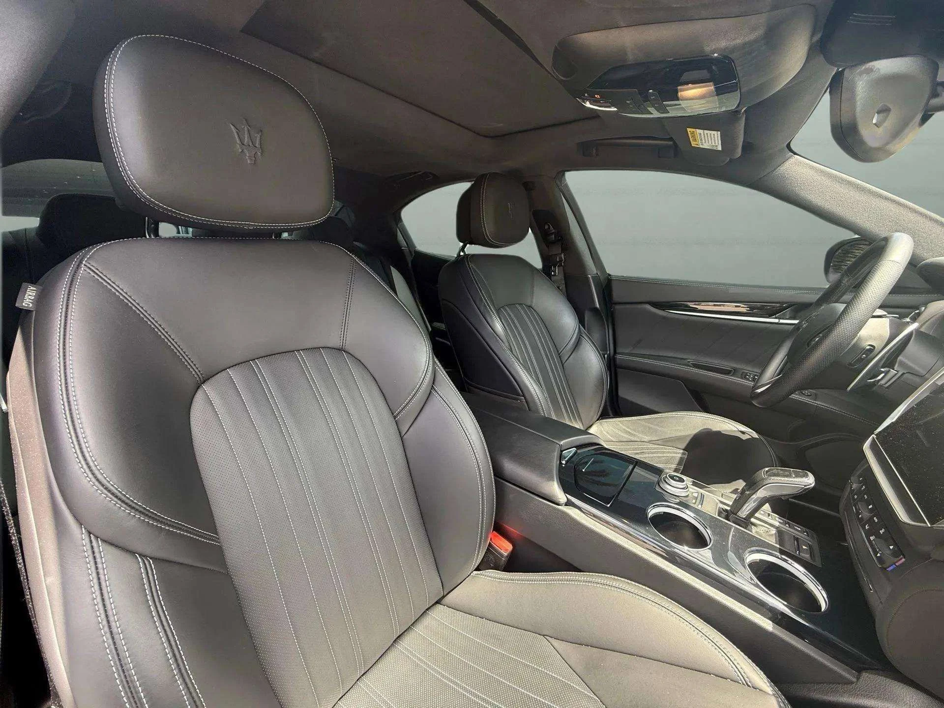 mph019_2889805401_5bb1dba9c57d4c1f81f6727bc8c374ae_838341d358