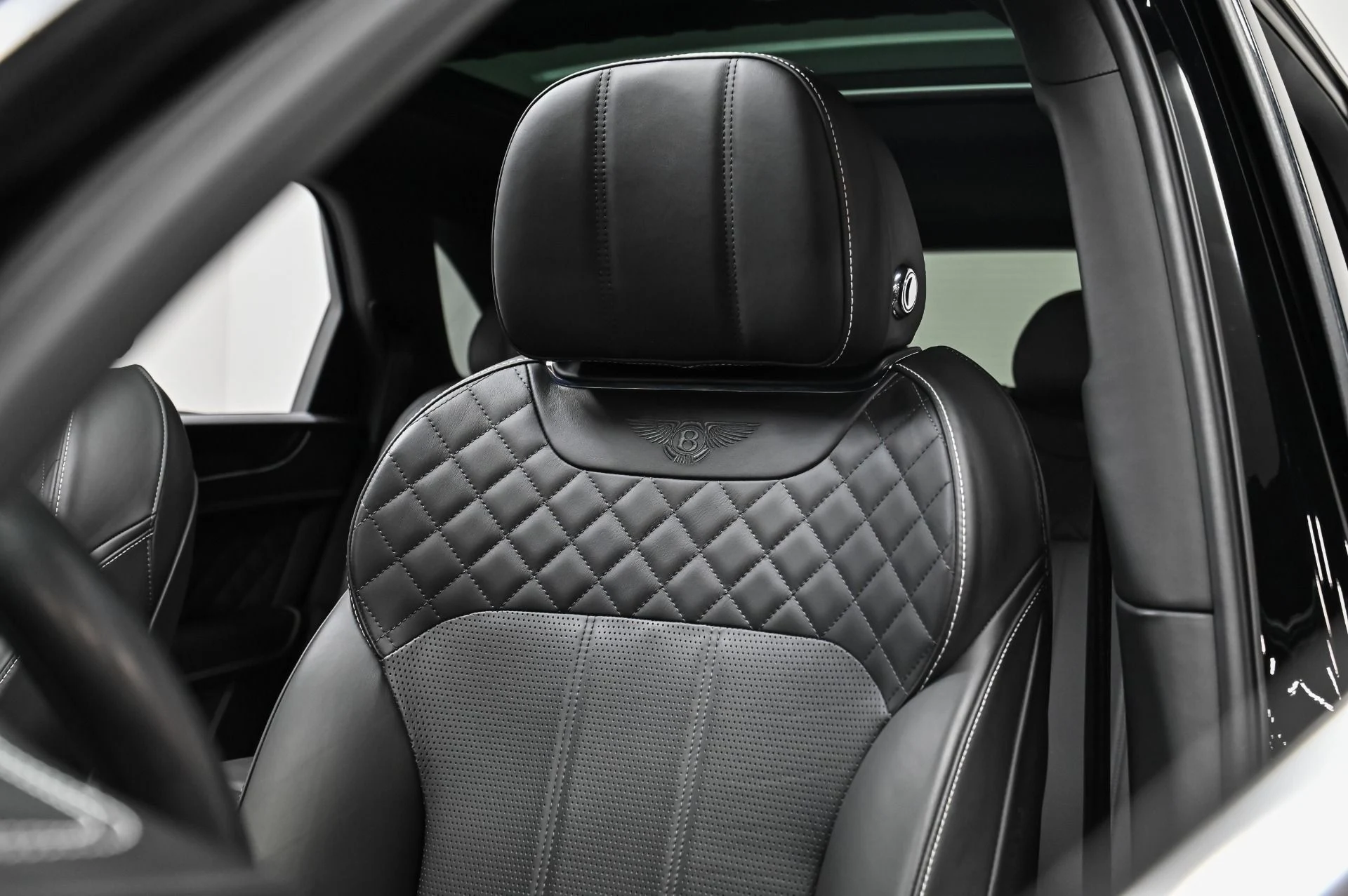 mph019_2891277334_Used_2018_Bentley_Bentayga_W12_1756239179_930c44c640