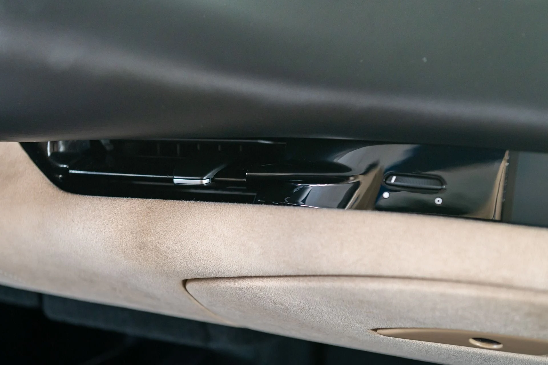 mph019_2893197256_Used_2024_Ferrari_296_GTS_1761687517_cc654b46c9