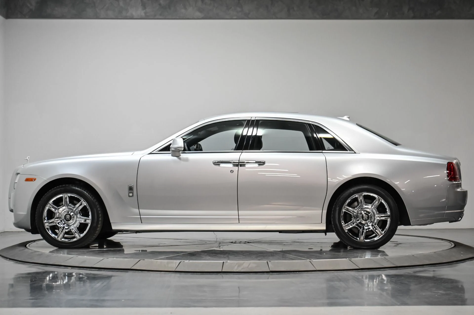 mph019_2893887241_Used_2012_Rolls_Royce_Ghost_1757528739_6fbaea55a2