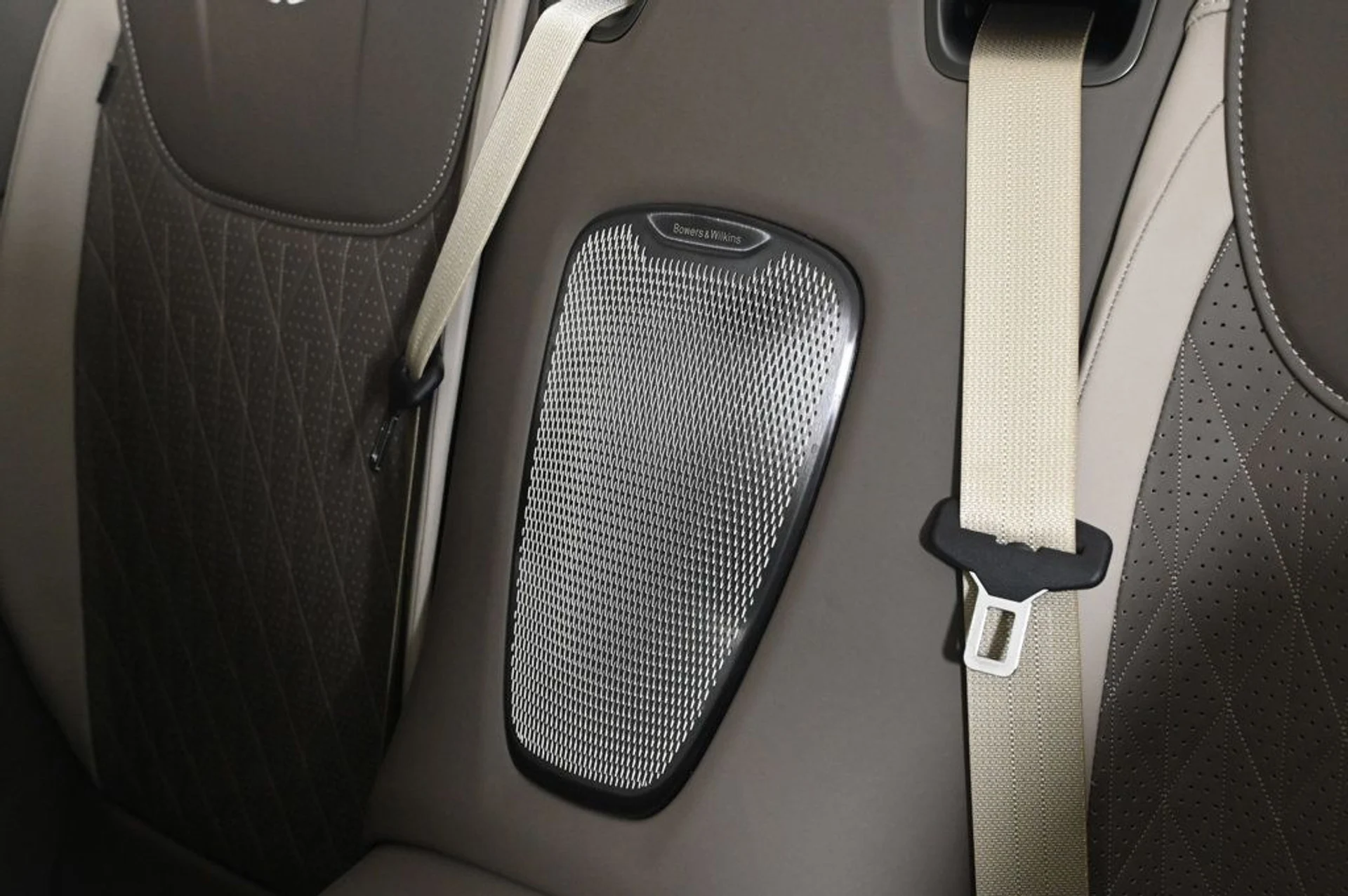 mph019_2894347255_new_2026_aston_martin_db12_11350_22928535_19_1024_5989df45db