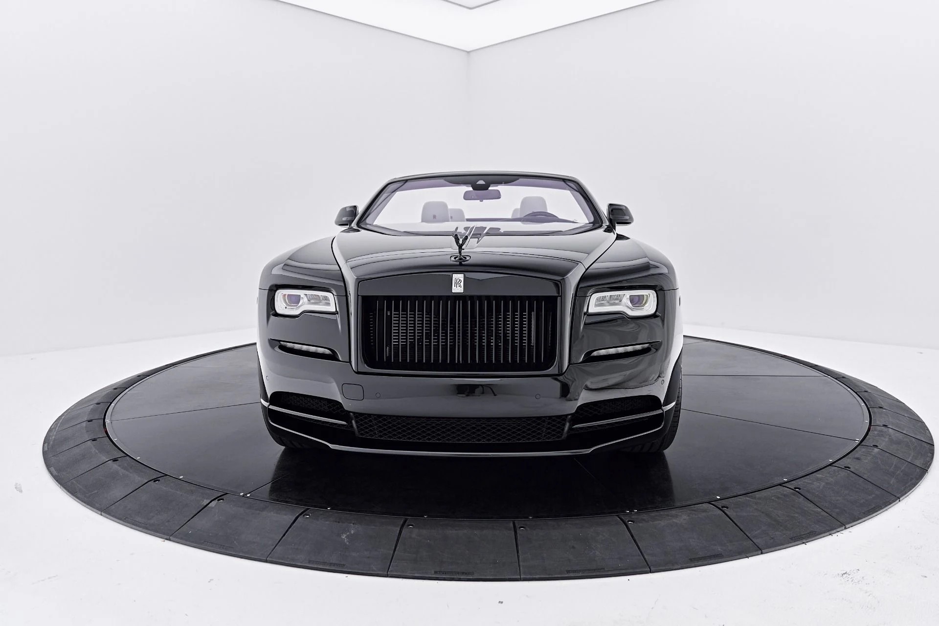 mph019_289452990_Used_2019_Rolls_Royce_Dawn_Base_1790207898_f3a74bd0c8