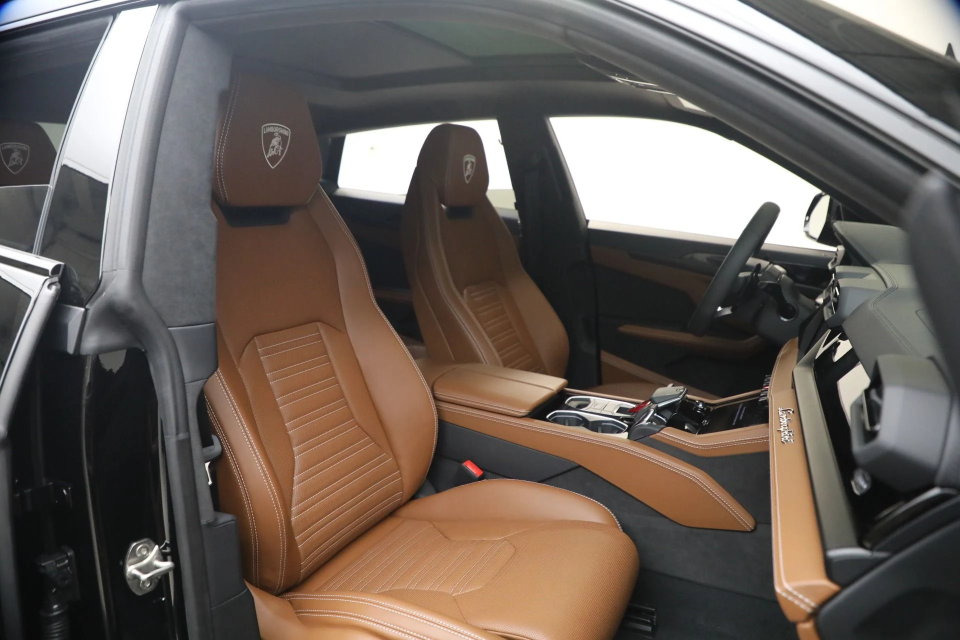 mph019_2899995993_Used_2025_Lamborghini_Urus_SE_1779826713_af548d49bb