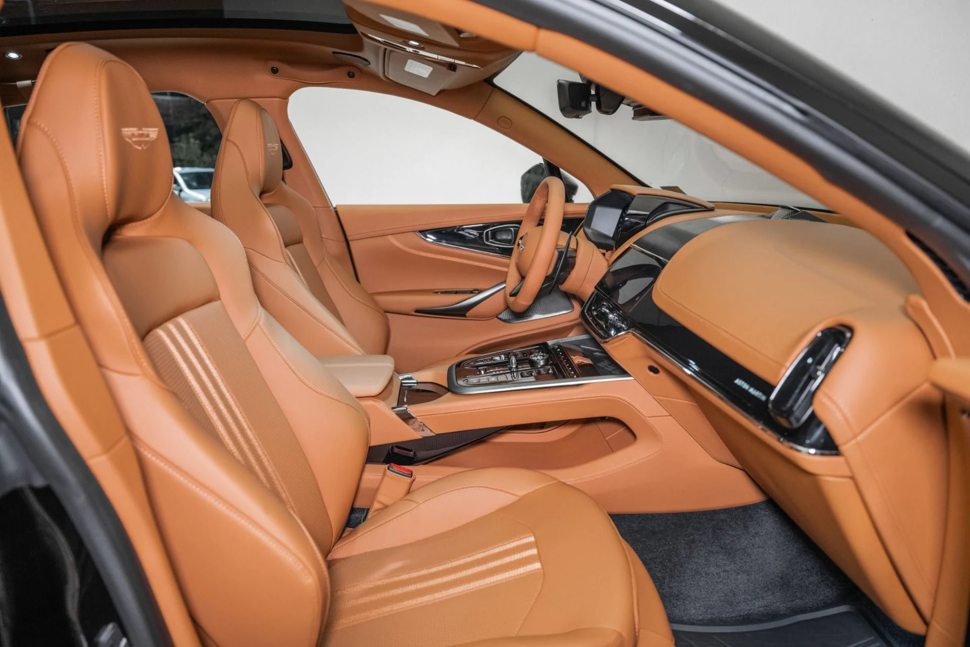 mph019_2901126030_New_2026_ASTON_MARTIN_DBX_707_1759283914_fdb0047345