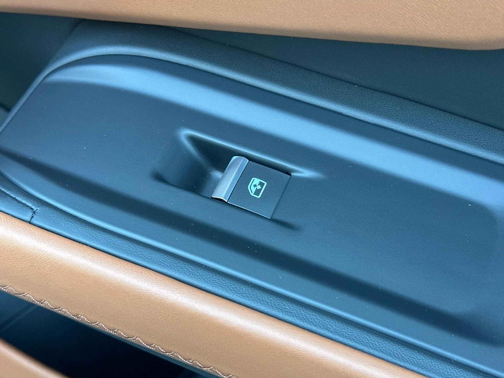 mph019_2912388473_New_2025_Lamborghini_Urus_SE_1765357686_e38f026e2a