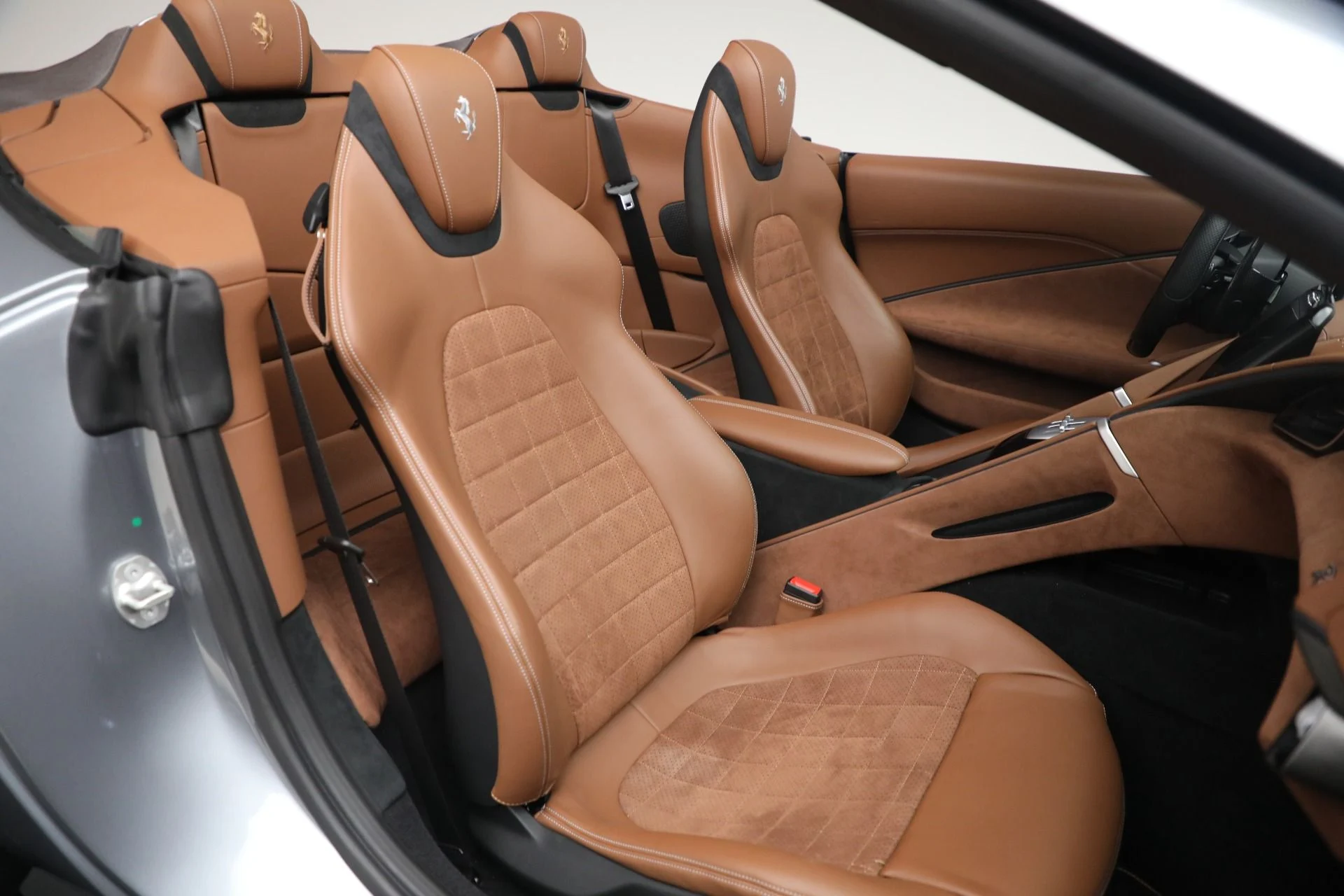 mph019_2918591061_Used_2025_Ferrari_Roma_Spider_1767969069_2f06de02ae