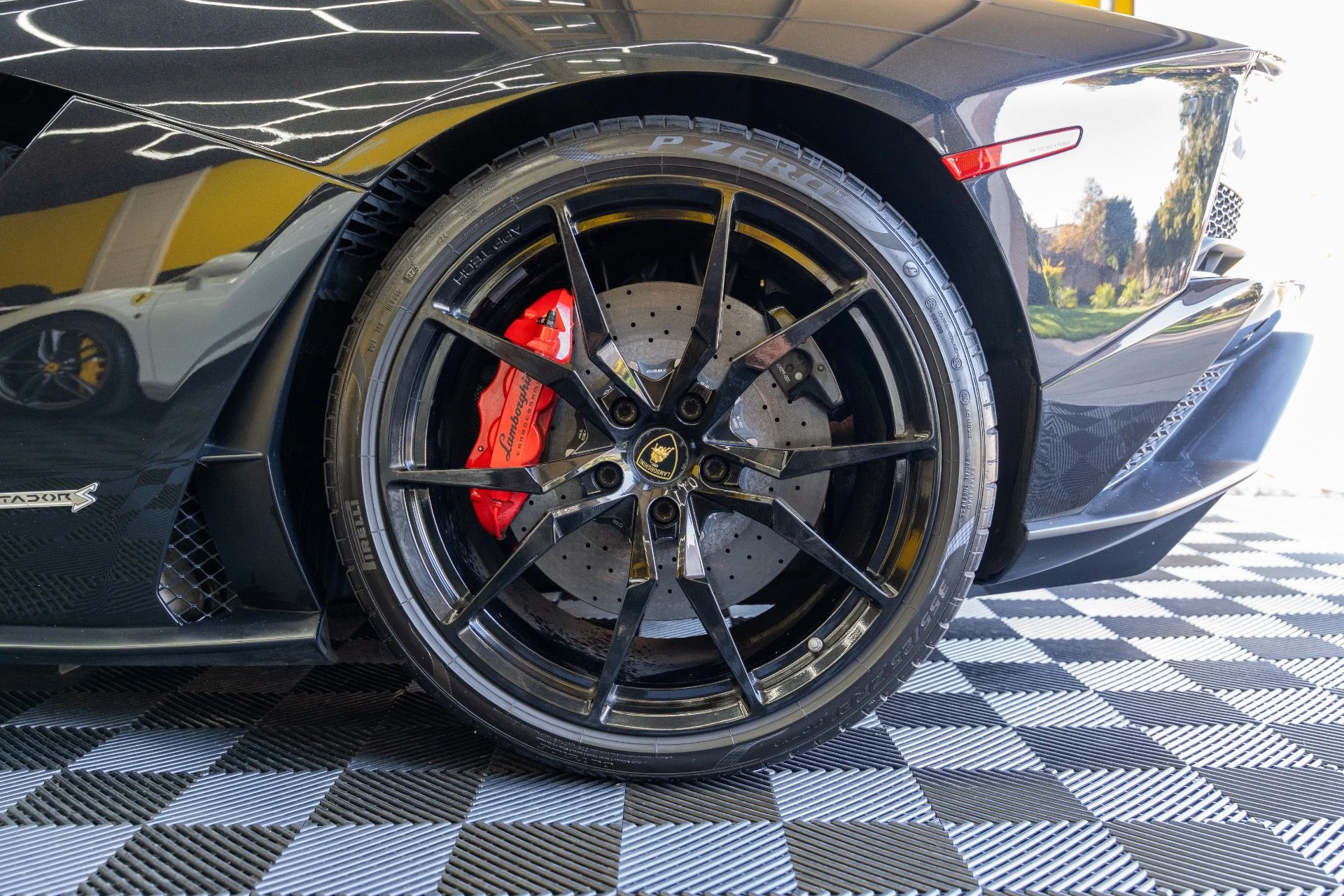 mph019_2919917492_Used_2018_Lamborghini_Aventador_LP_740_4_S_1792436167_279b94add9