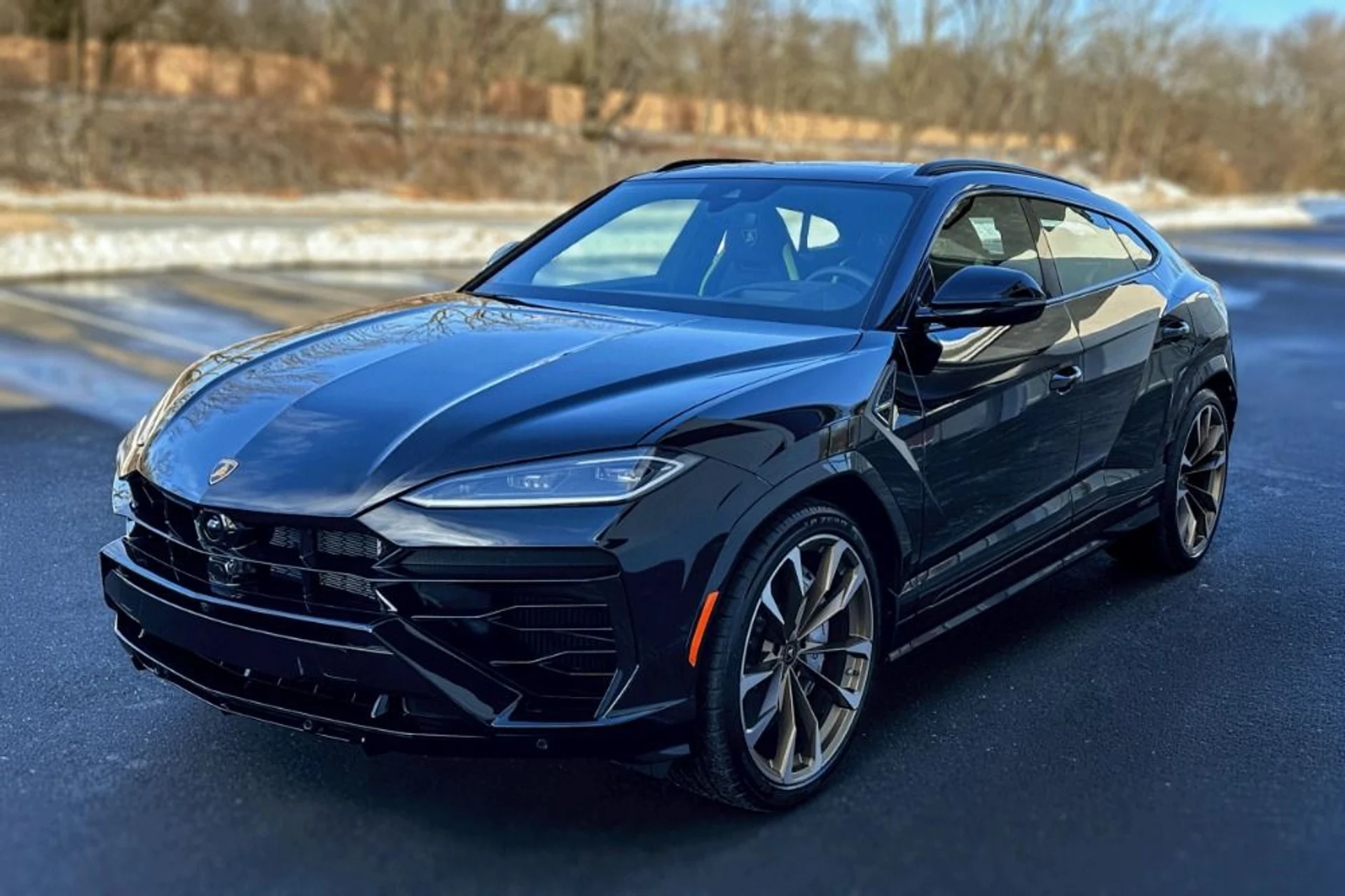 mph019_2921212965_Used_2025_Lamborghini_Urus_SE_1770899583_3c99dbd0f9
