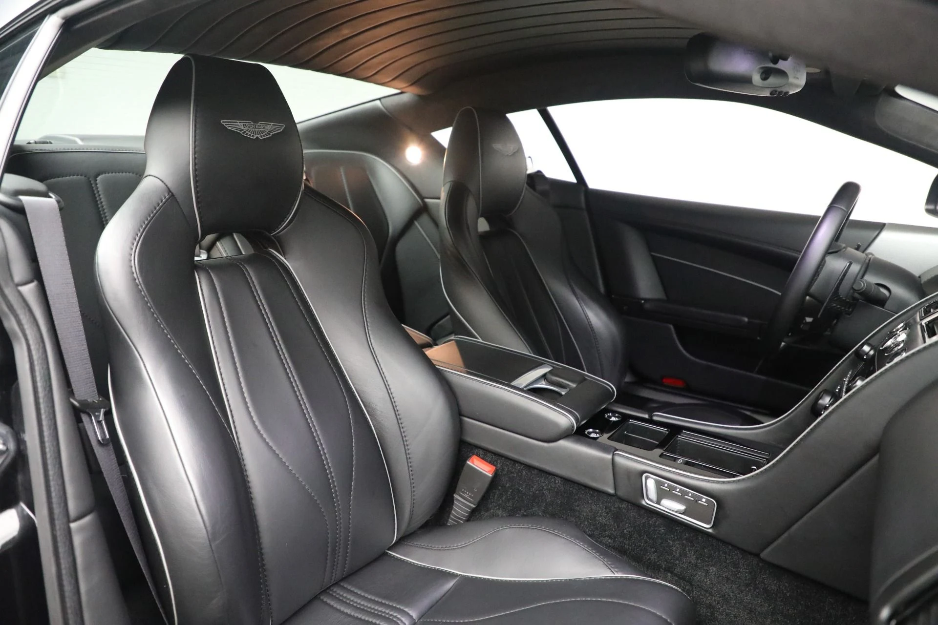 mph019_2924602366_Used_2015_Aston_Martin_DB_9_Carbon_Edition_a44c26f726