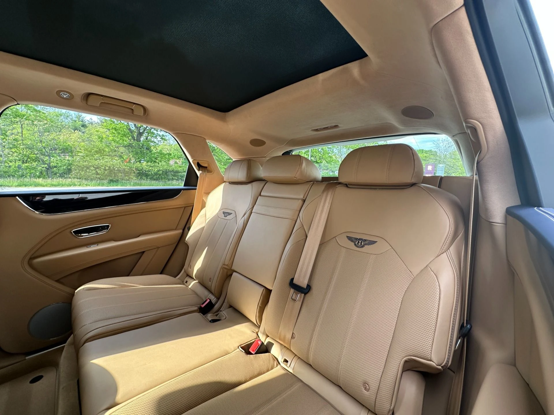 mph019_2925147875_Used_2026_Bentley_Bentayga_V8_1786136525_141f0dbeff