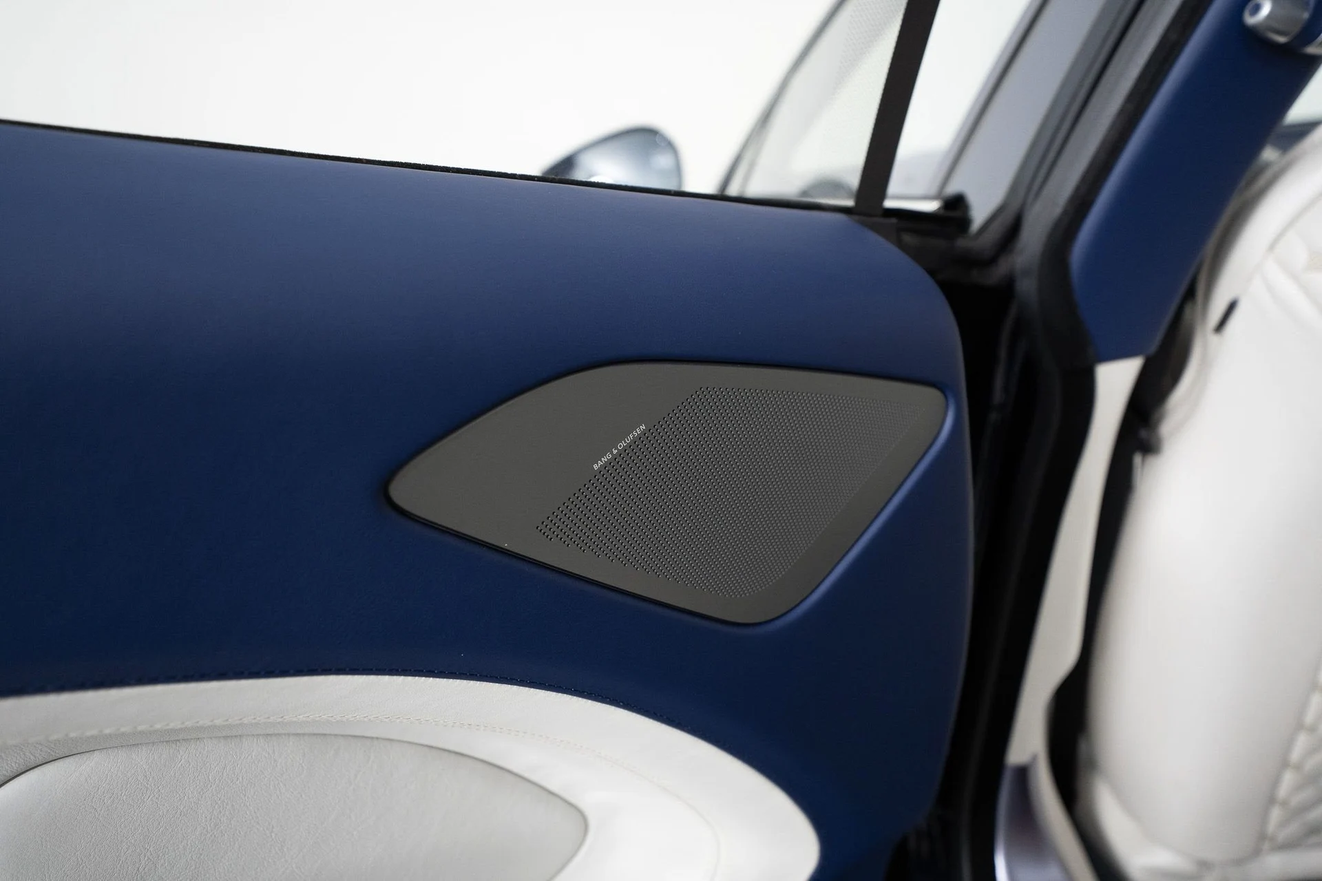 mph019_2929963977_e8bae23129c4421690619ebac918a8a6_b2a2549c73