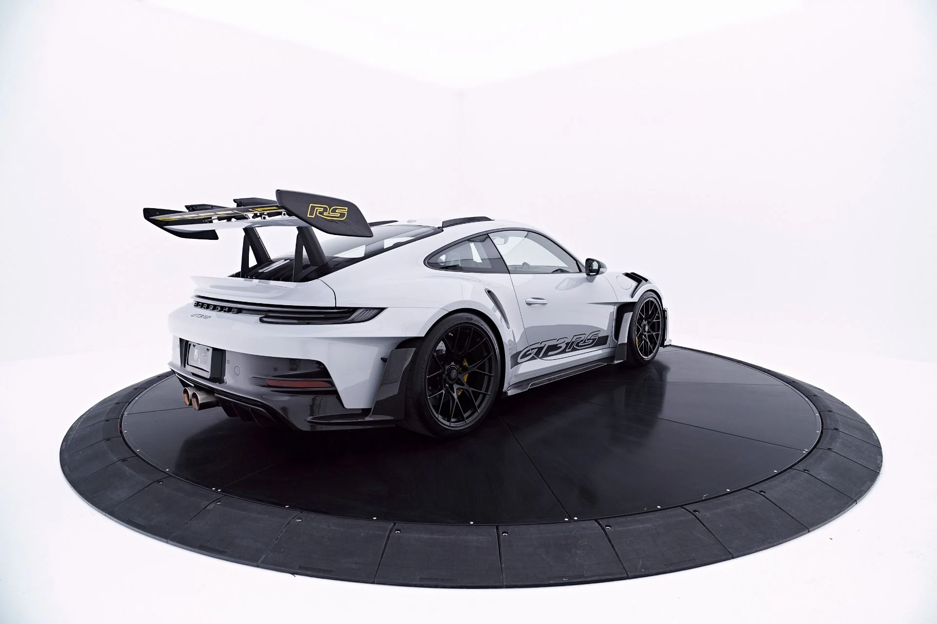 mph019_2930138035_Used_2025_Porsche_911_GT_3_RS_1781833662_53aa47a064