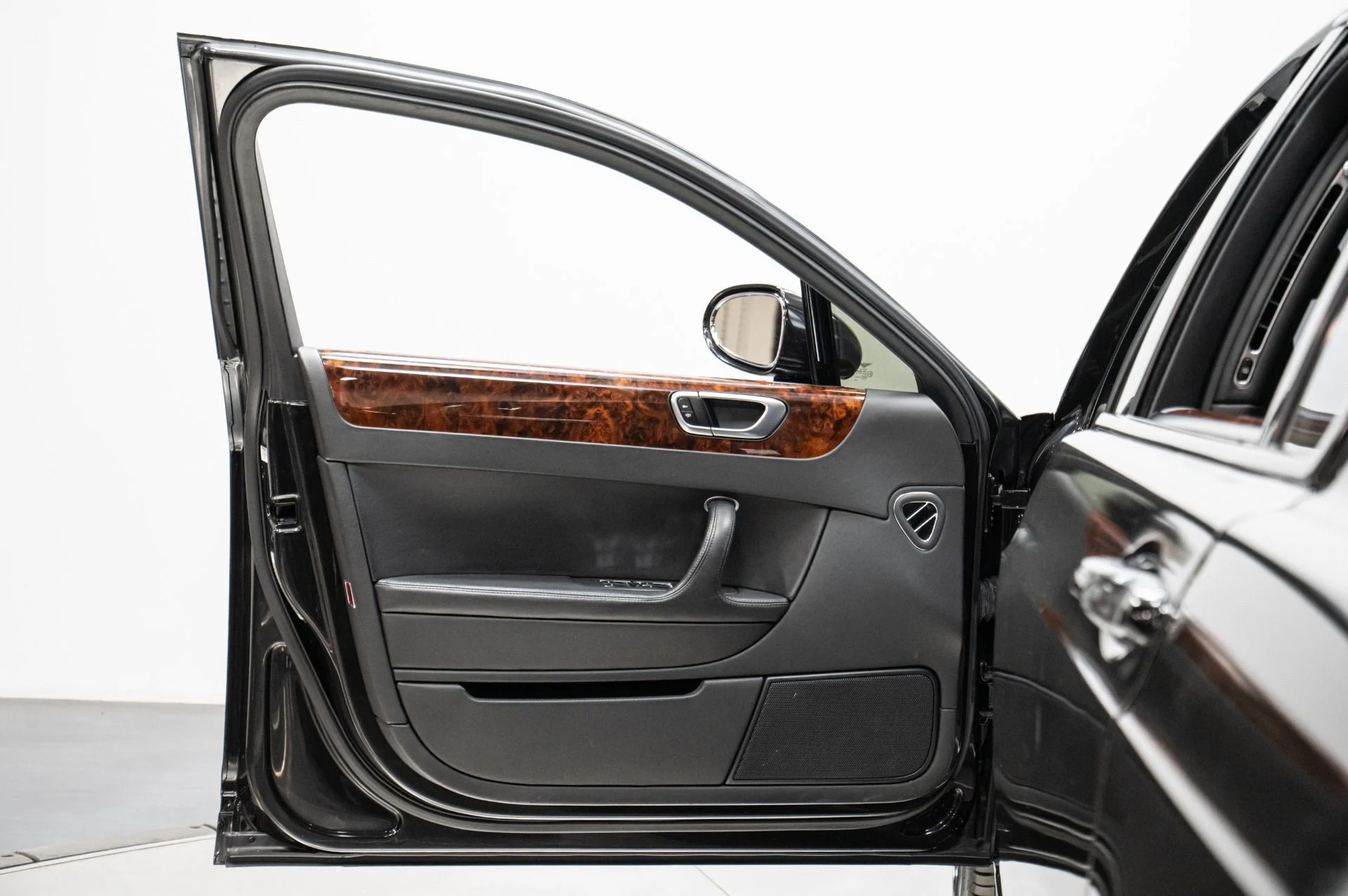 mph019_2930228411_Used_2006_Bentley_Continental_Flying_Spur_1753818843_0b6998c47d