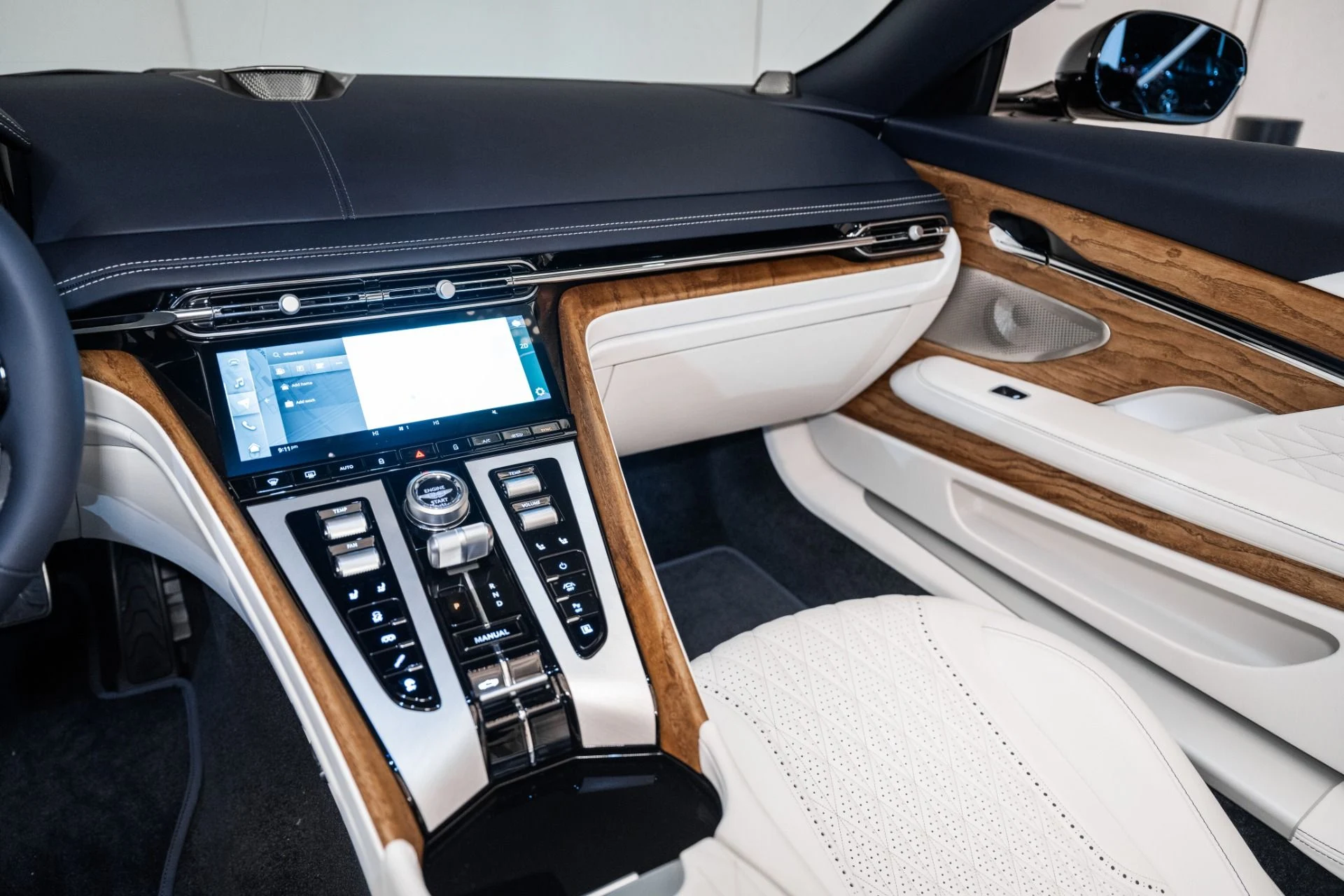 mph019_2930877638_New_2025_Aston_Martin_DB_12_Volante_1740762708_192869e479