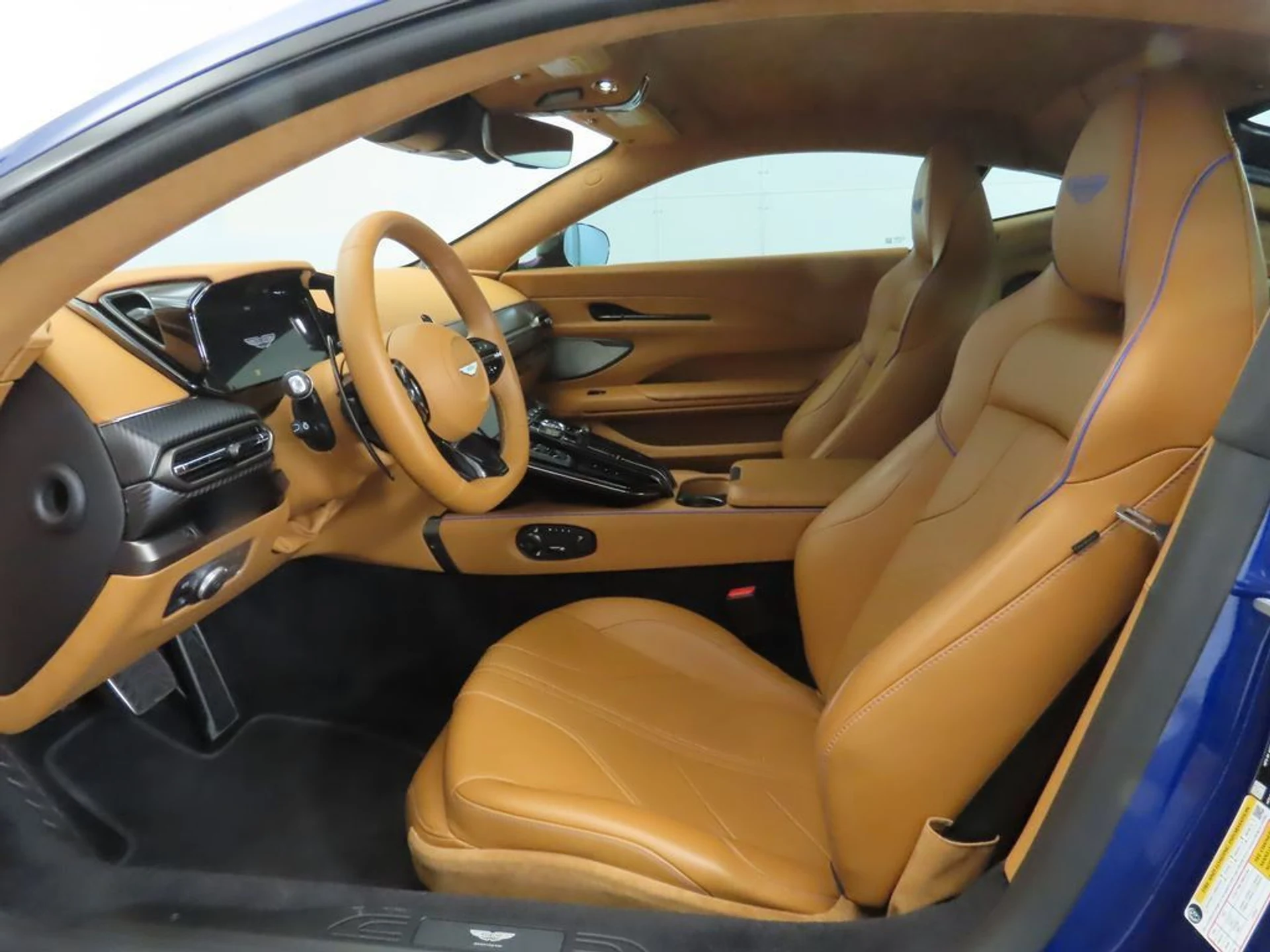 mph019_2944338678_used_2025_aston_martin_vantage_coupe_8119_22982466_20_1024_e14592d0be