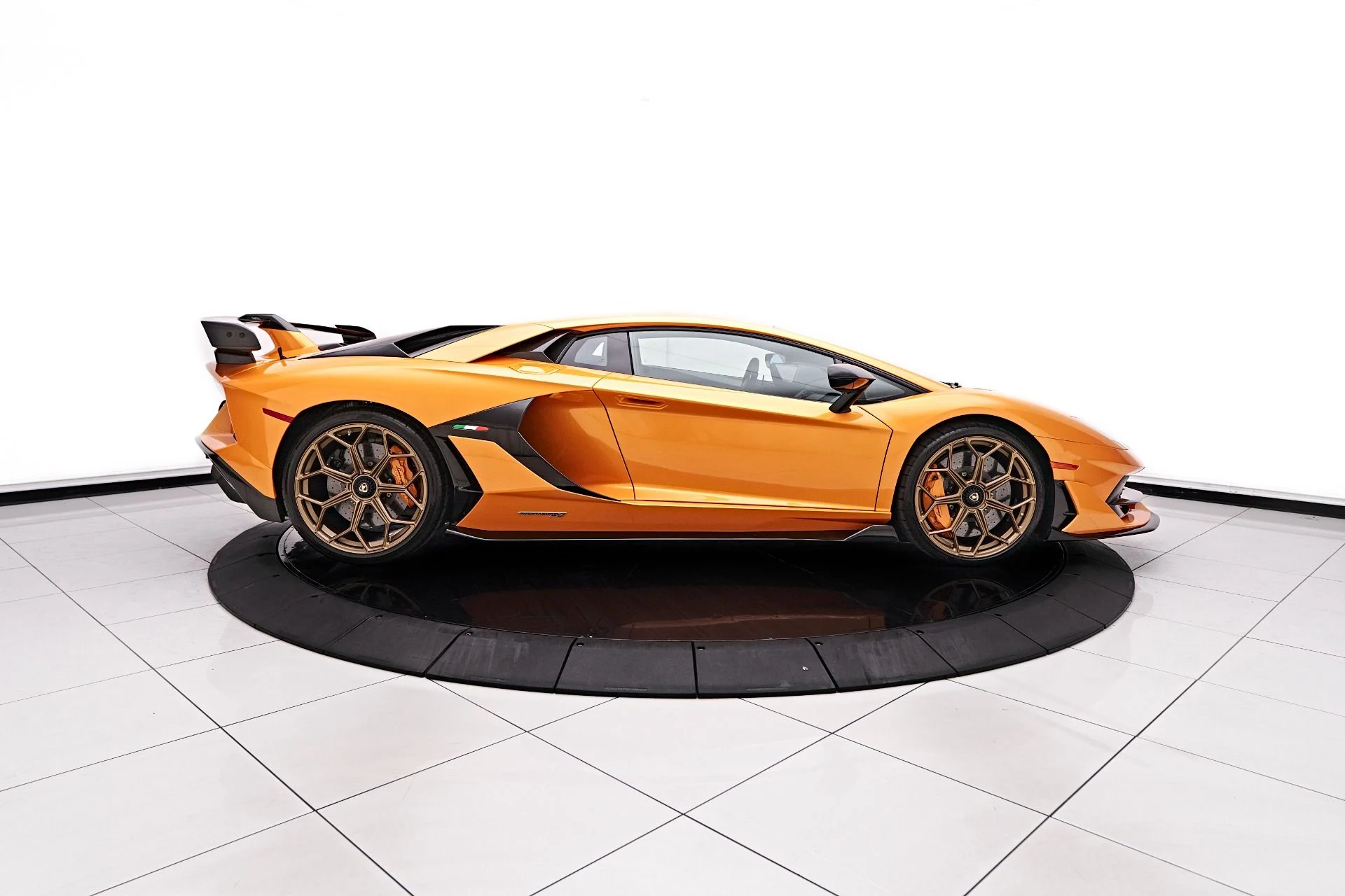 mph019_2951082116_Used_2021_Lamborghini_Aventador_SVJ_Base_1755224573_a8fff22288