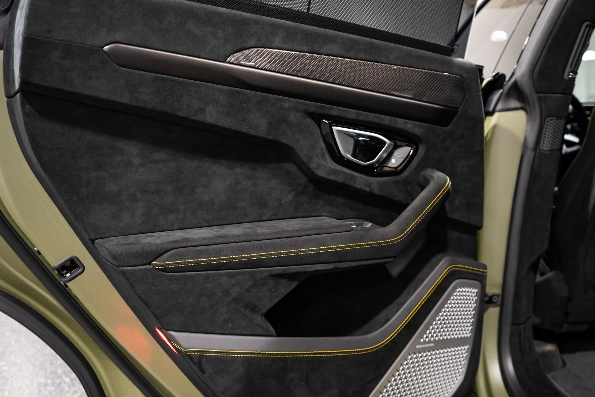 mph019_2963559549_Used_2023_Lamborghini_Urus_Performante_FACTORY_MATTE_322297_MSRP_1764031001_2367c17946