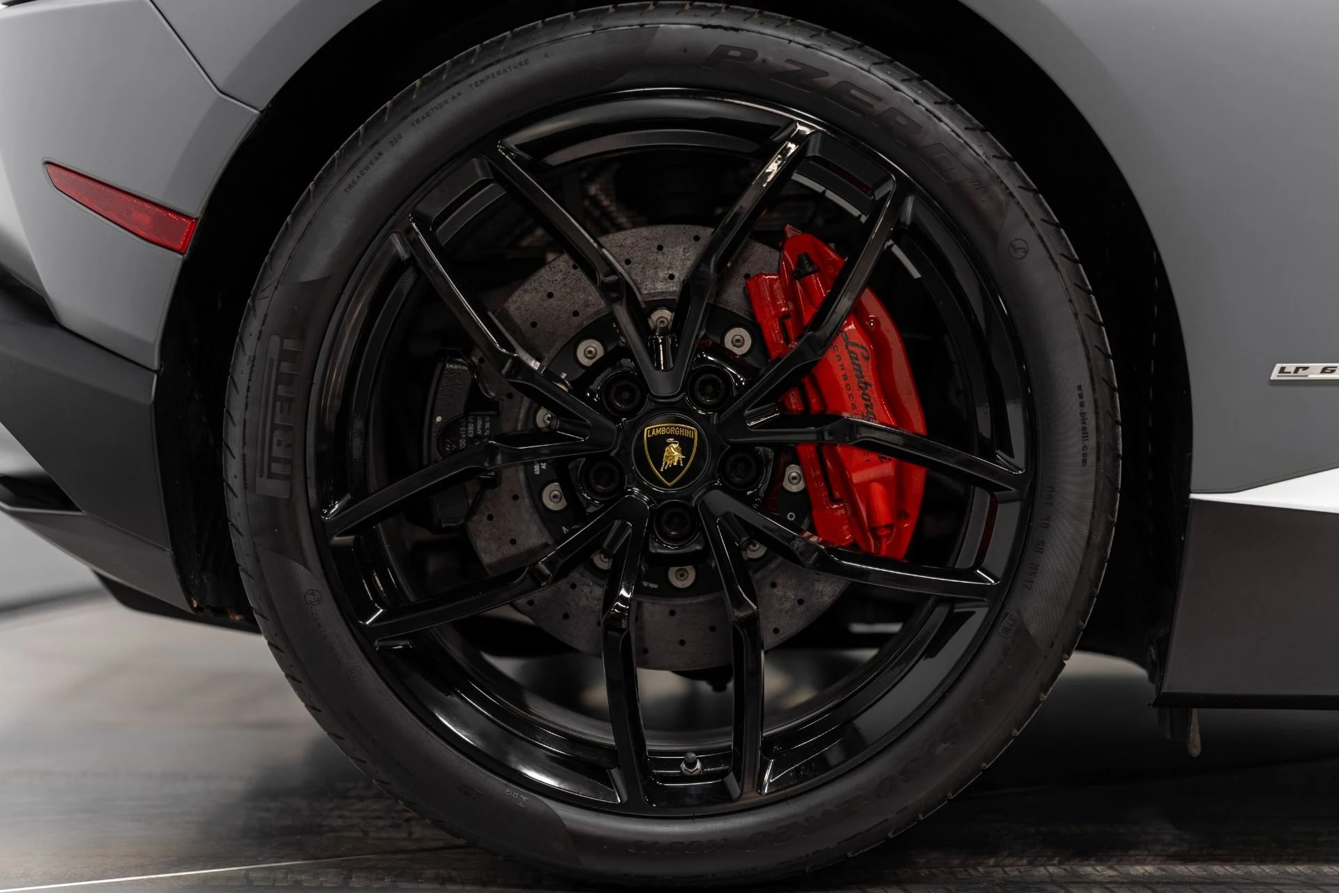 mph019_2965166675_Used_2017_Lamborghini_Huracan_1765410503_7016044982