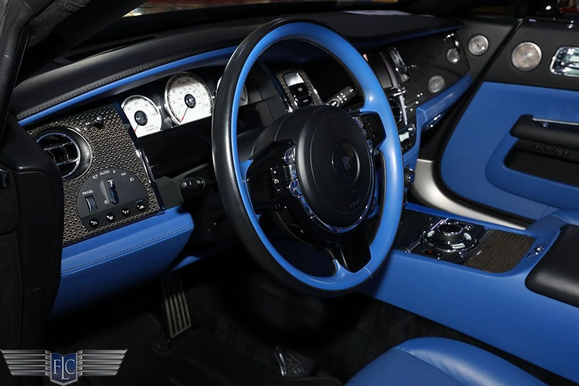 mph019_2965695970_used_2018_rolls_royce_dawn_blackbadgeconvertible_6305_22965393_20_1024_dc8473bef7