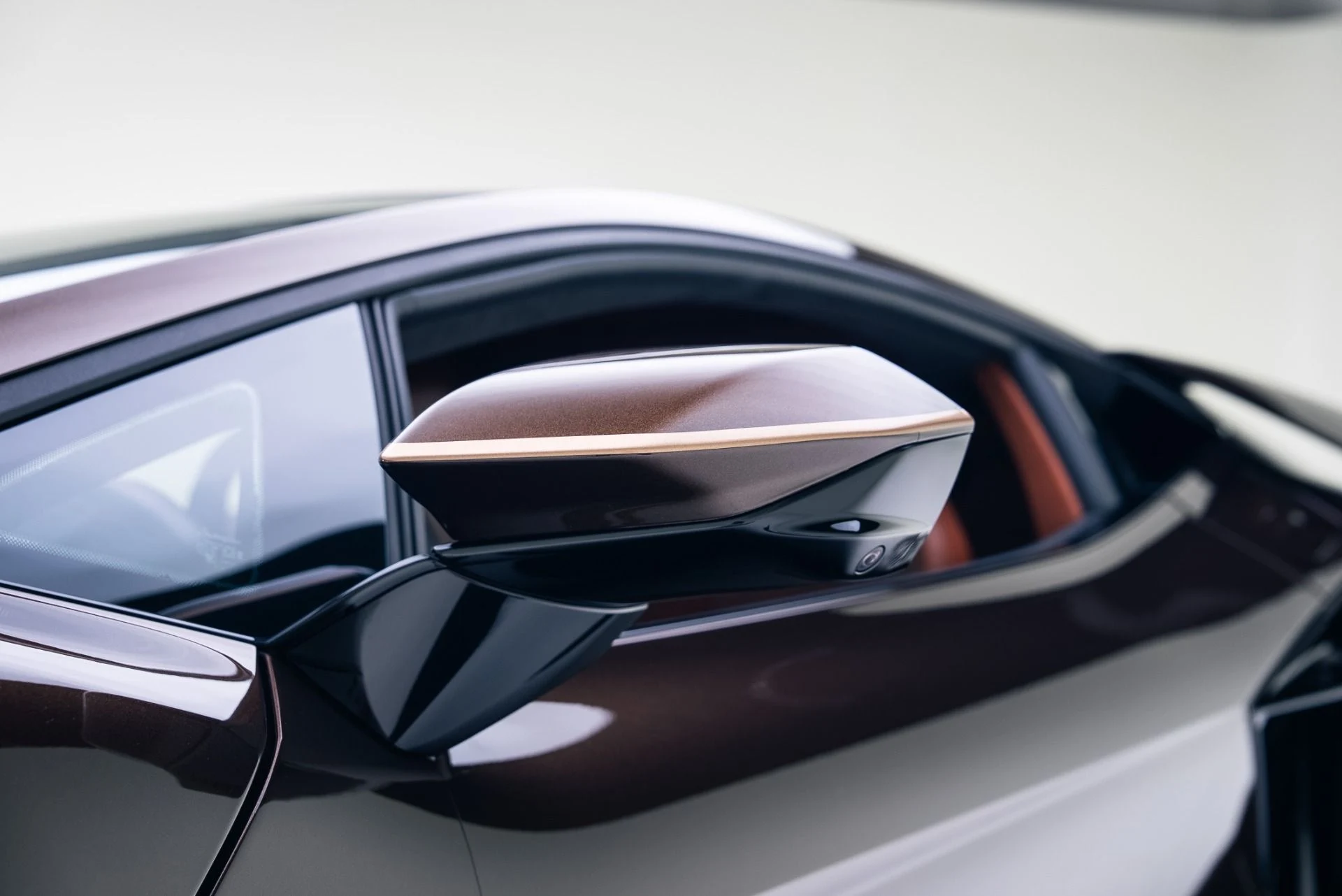 mph019_296782198_Used_2025_Lamborghini_Revuelto_1764978573_41e1e2126c