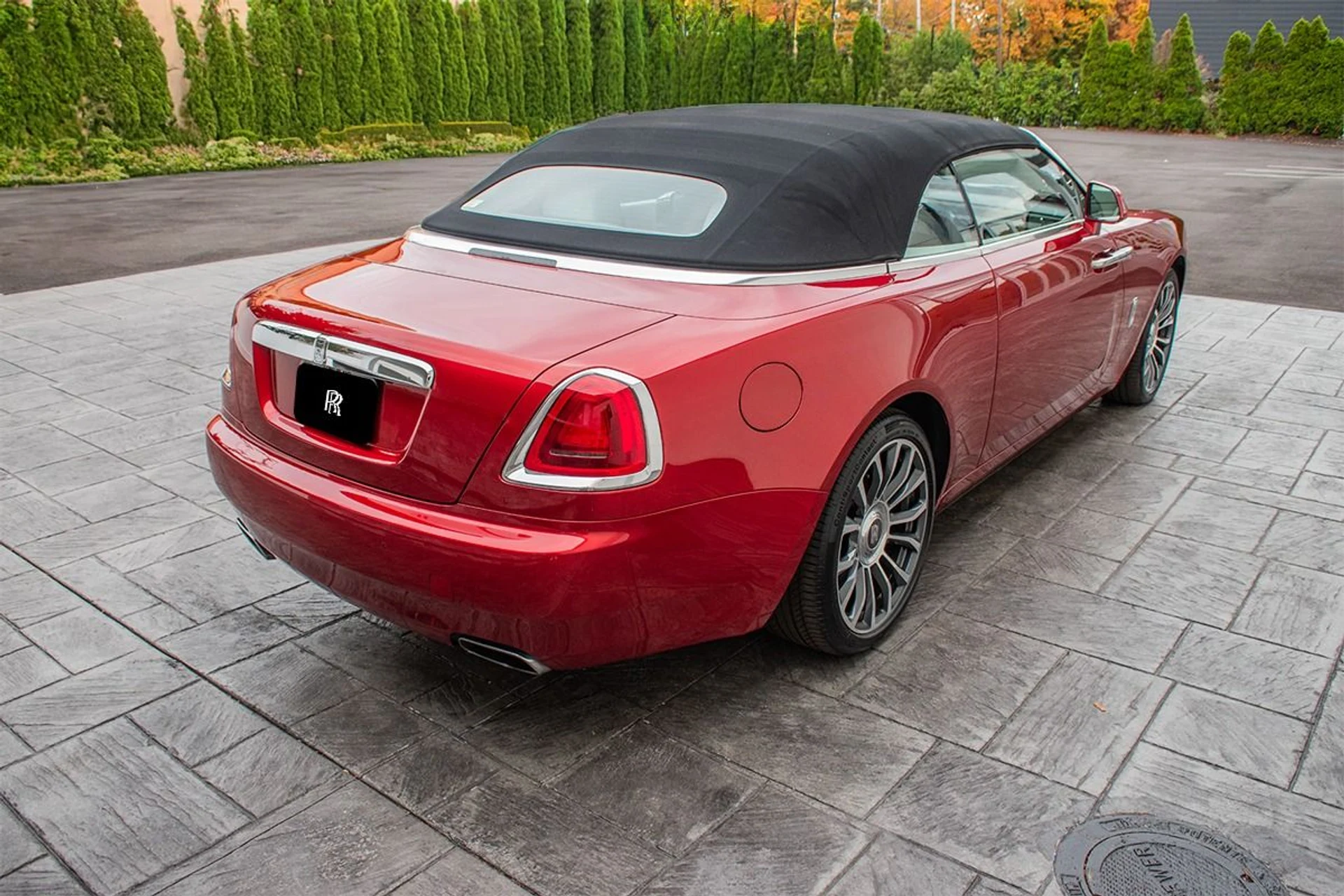 mph019_2978139550_Used_2018_Rolls_Royce_Dawn_1730954781_f5f82be748