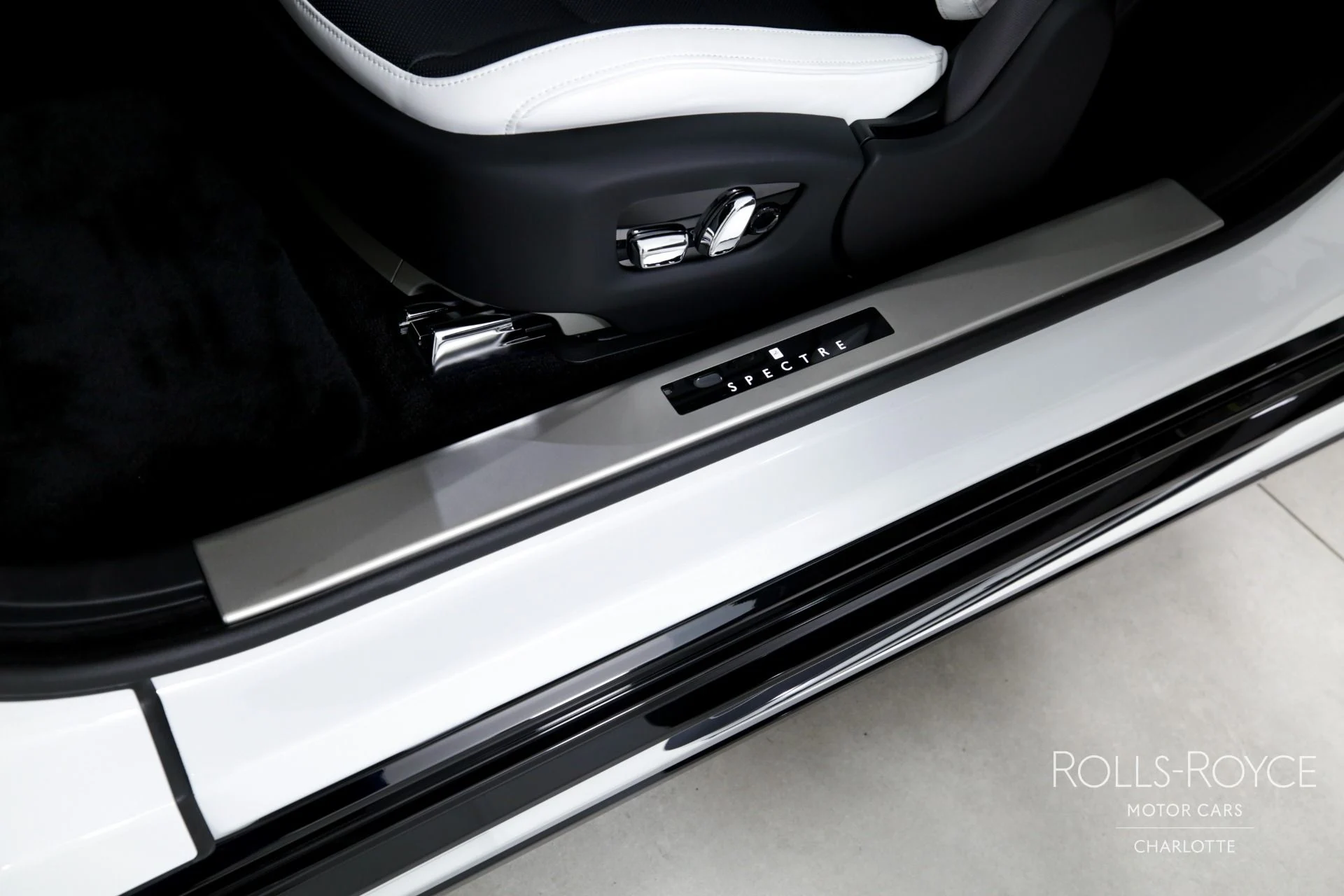 mph019_2980332204_Used_2024_Rolls_Royce_Spectre_1709308315_54092c78f5