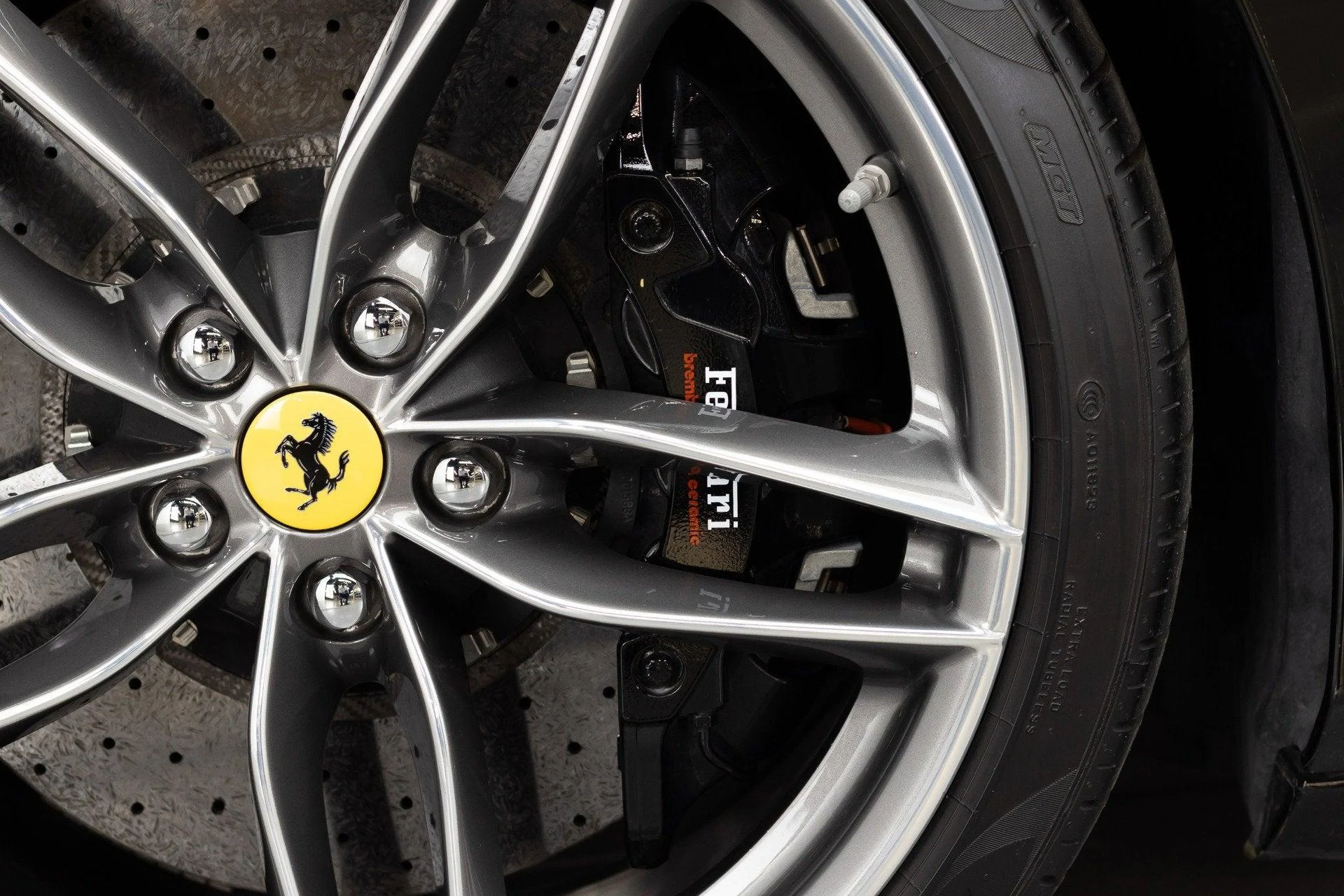 mph019_3004338196_Used_2017_Ferrari_488_Spider_1777367823_3c7a9fd210