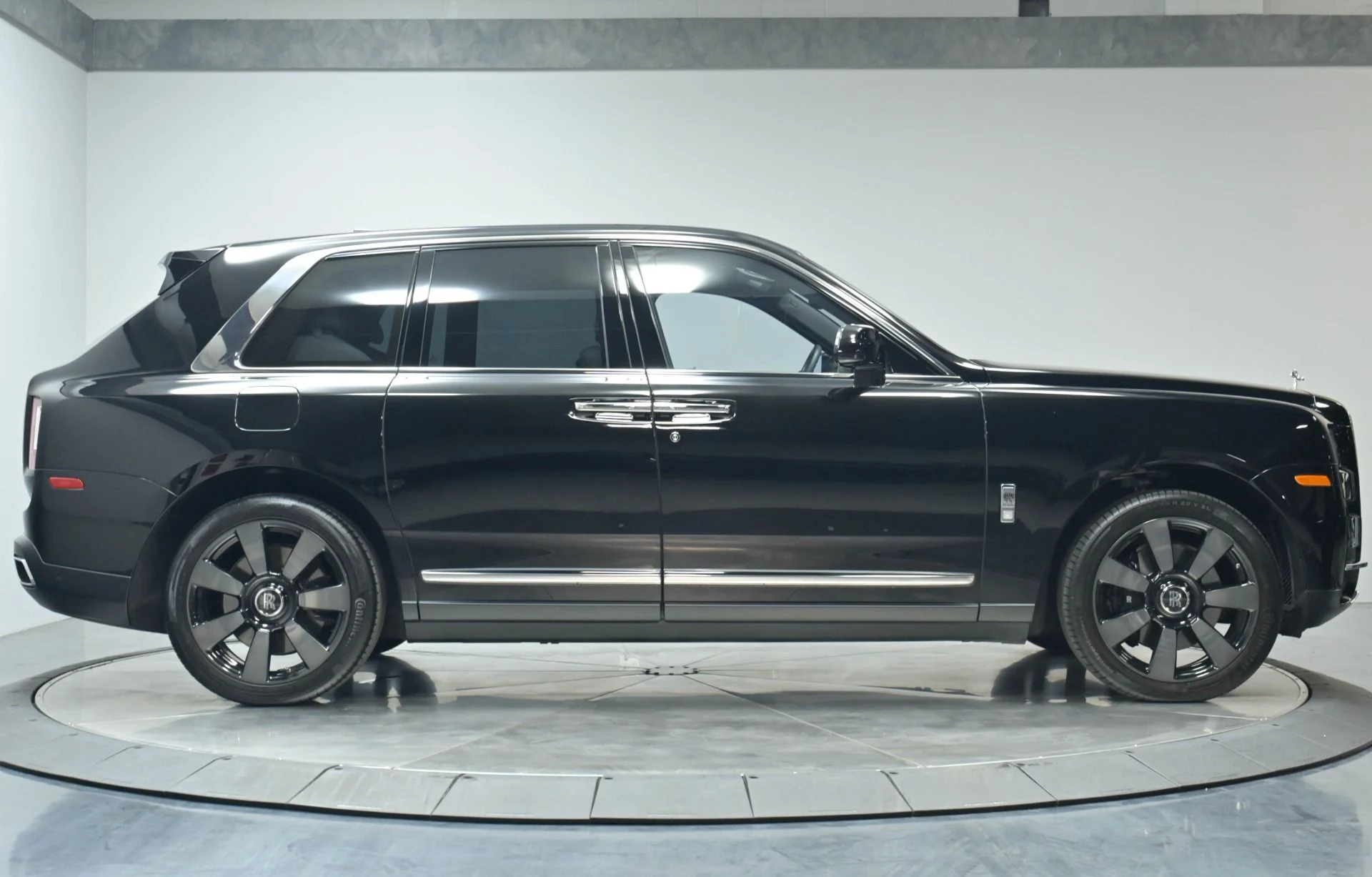 mph019_3014350918_Used_2023_Rolls_Royce_Cullinan_1782858114_ed768ed711