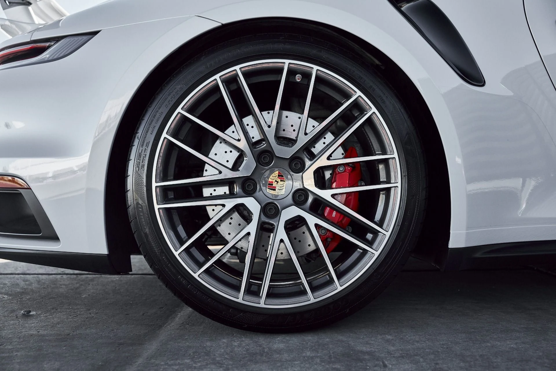 mph019_3015502128_Used_2024_Porsche_911_Turbo_1768616338_dae79baa3a