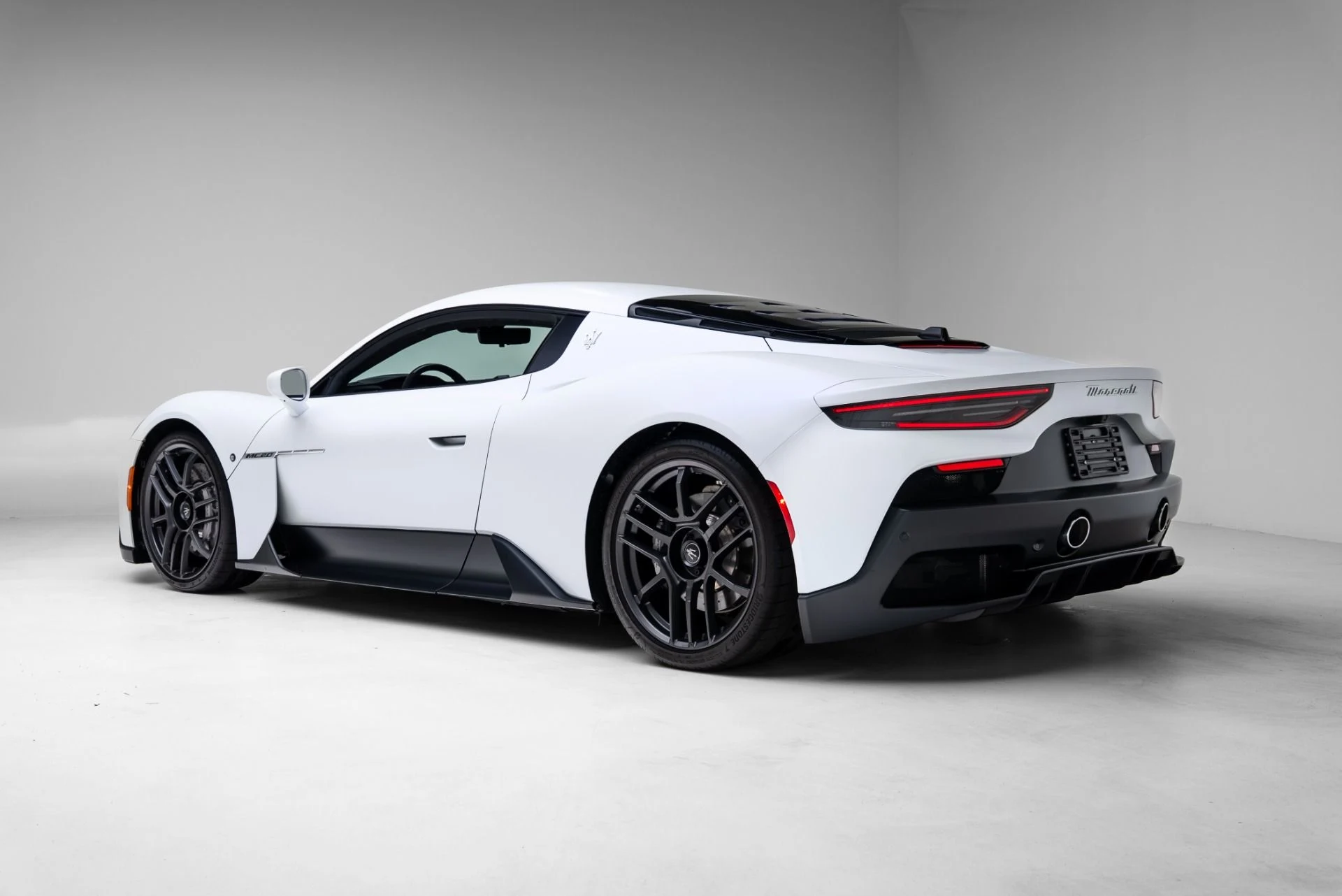 mph019_3016575088_Used_2023_Maserati_MC_20_1771372792_fb1bee63b4