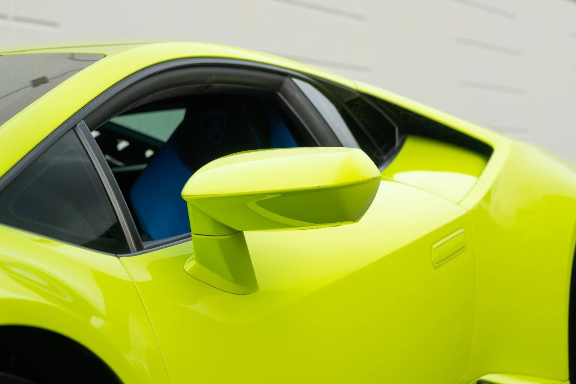 mph019_3017664231_Used_2020_Lamborghini_Huracan_EVO_1764467693_11b8986469