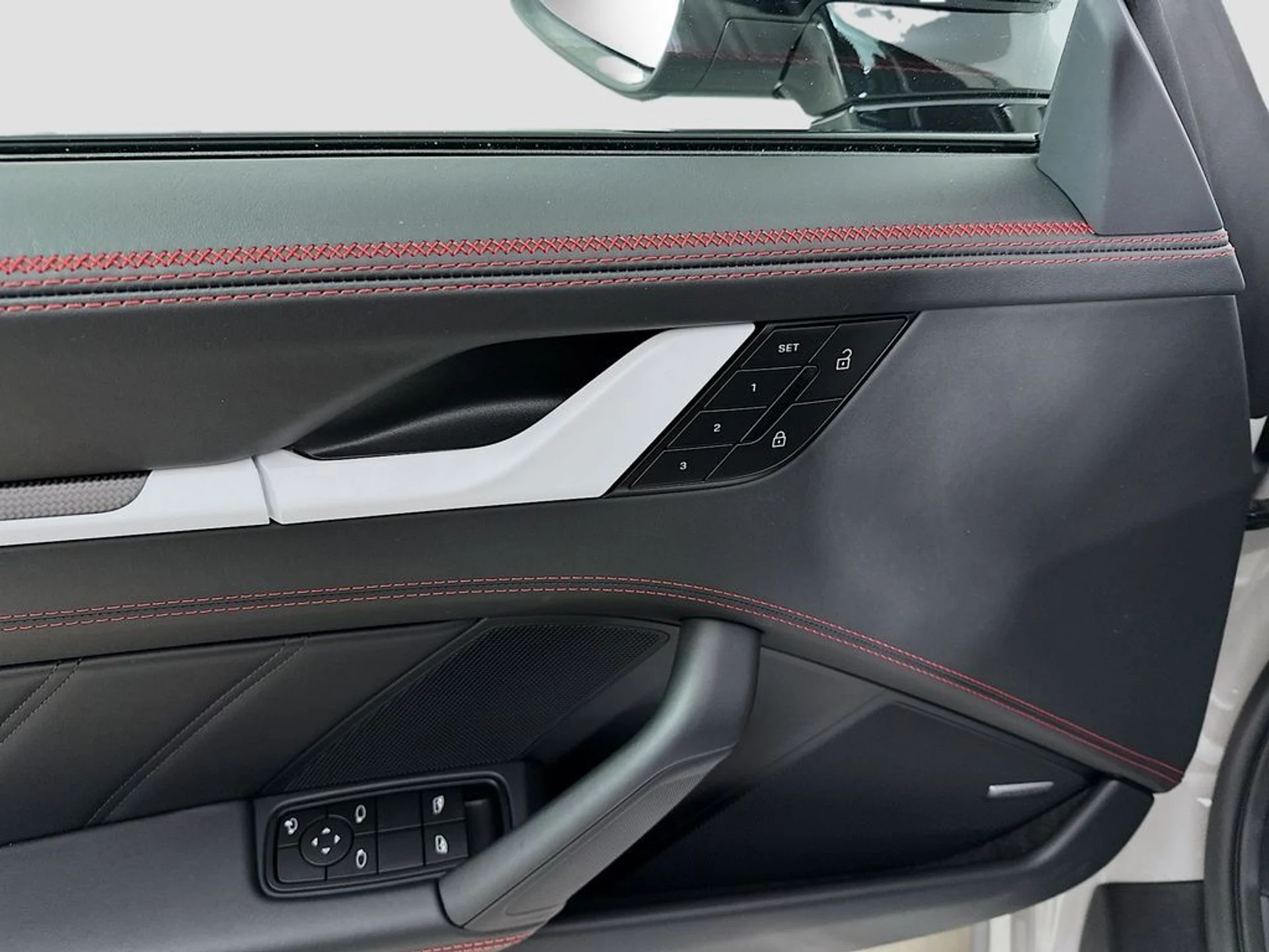 mph019_3019458252_2d823e233ee102b137318a670be8f35ex_5c157f2612