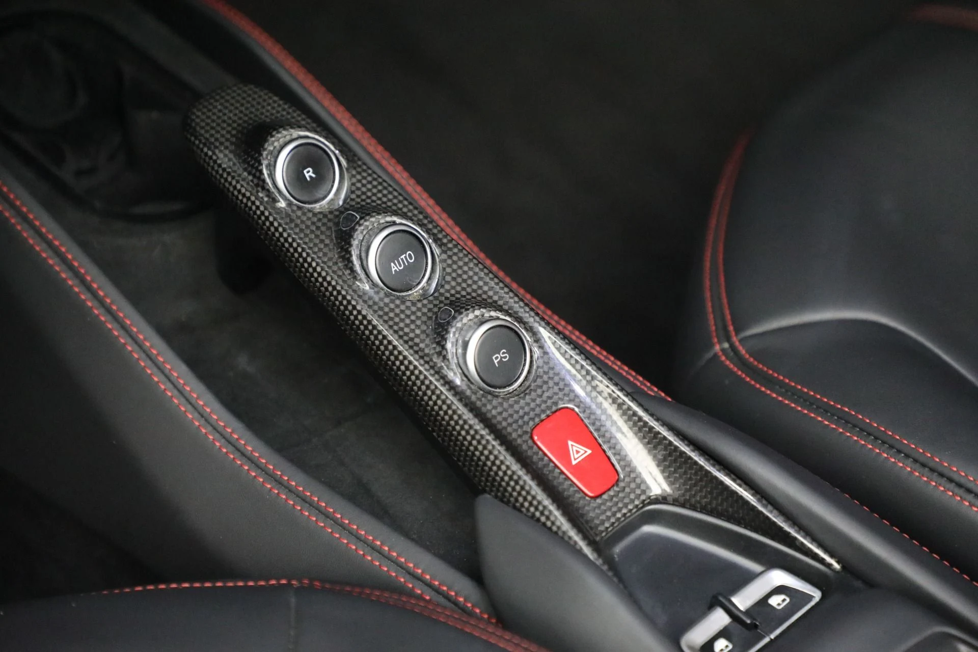 mph019_3022443433_Used_2022_Ferrari_F8_Spider_1762208749_a527b2a55c