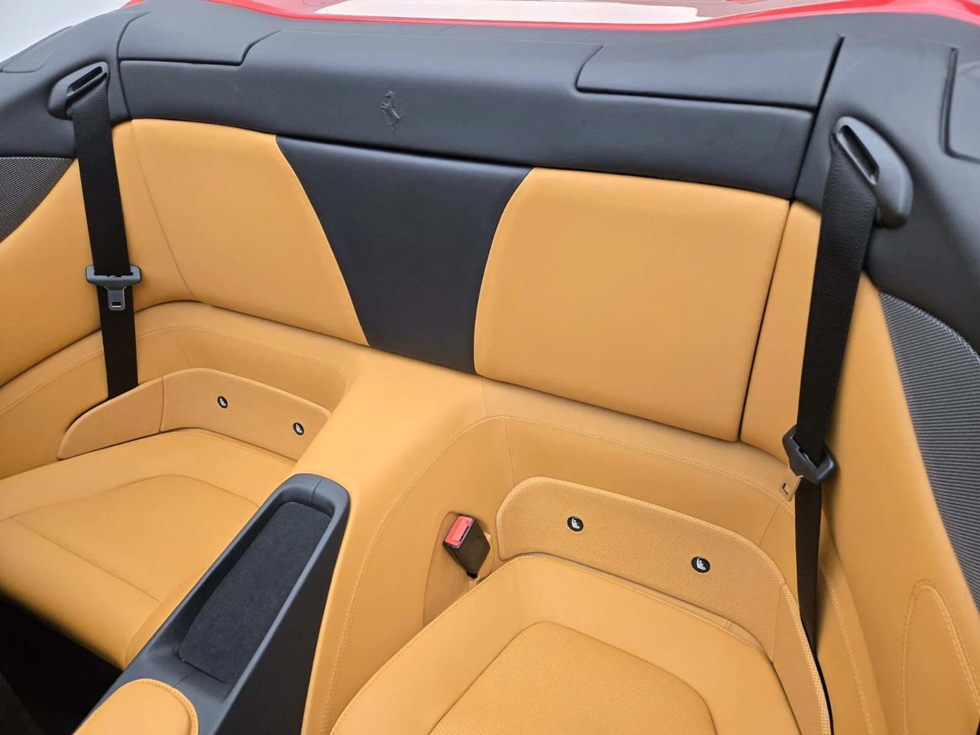 mph019_3026336395_Used_2019_Ferrari_Portofino_1753251671_33f6e33601