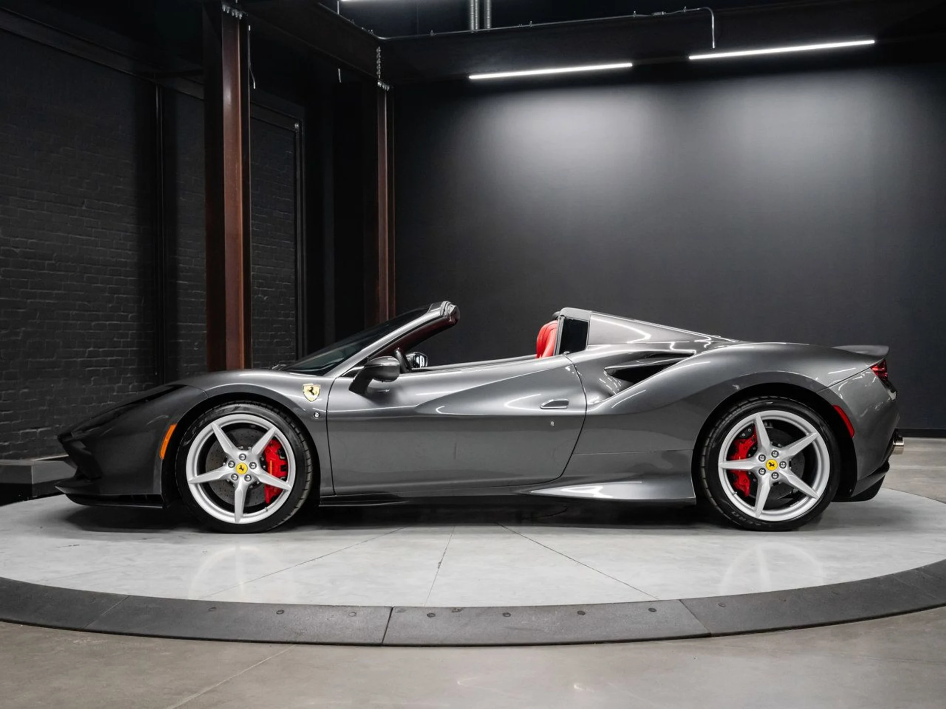 mph019_3028217904_ferrari_f8_spider_2021_c50546b14d