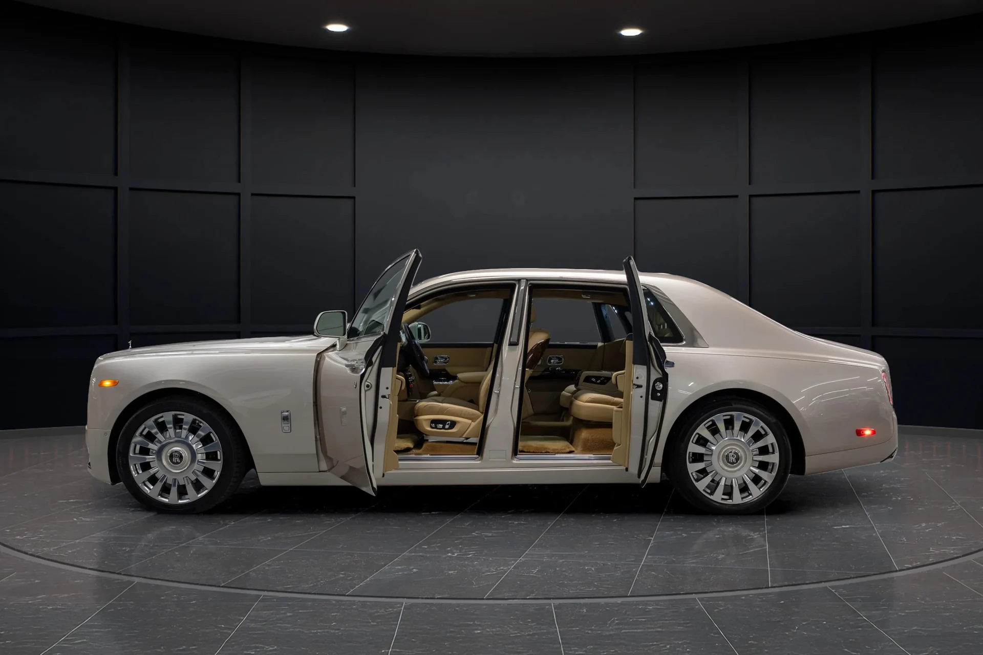 mph019_3031894398_cd506b75_dc12_4564_af3a_6598021a235c_201920_Rolls_Royce20_Phantom2028_SCA_687_S59_KU_10466929_19_ab1f335ecc