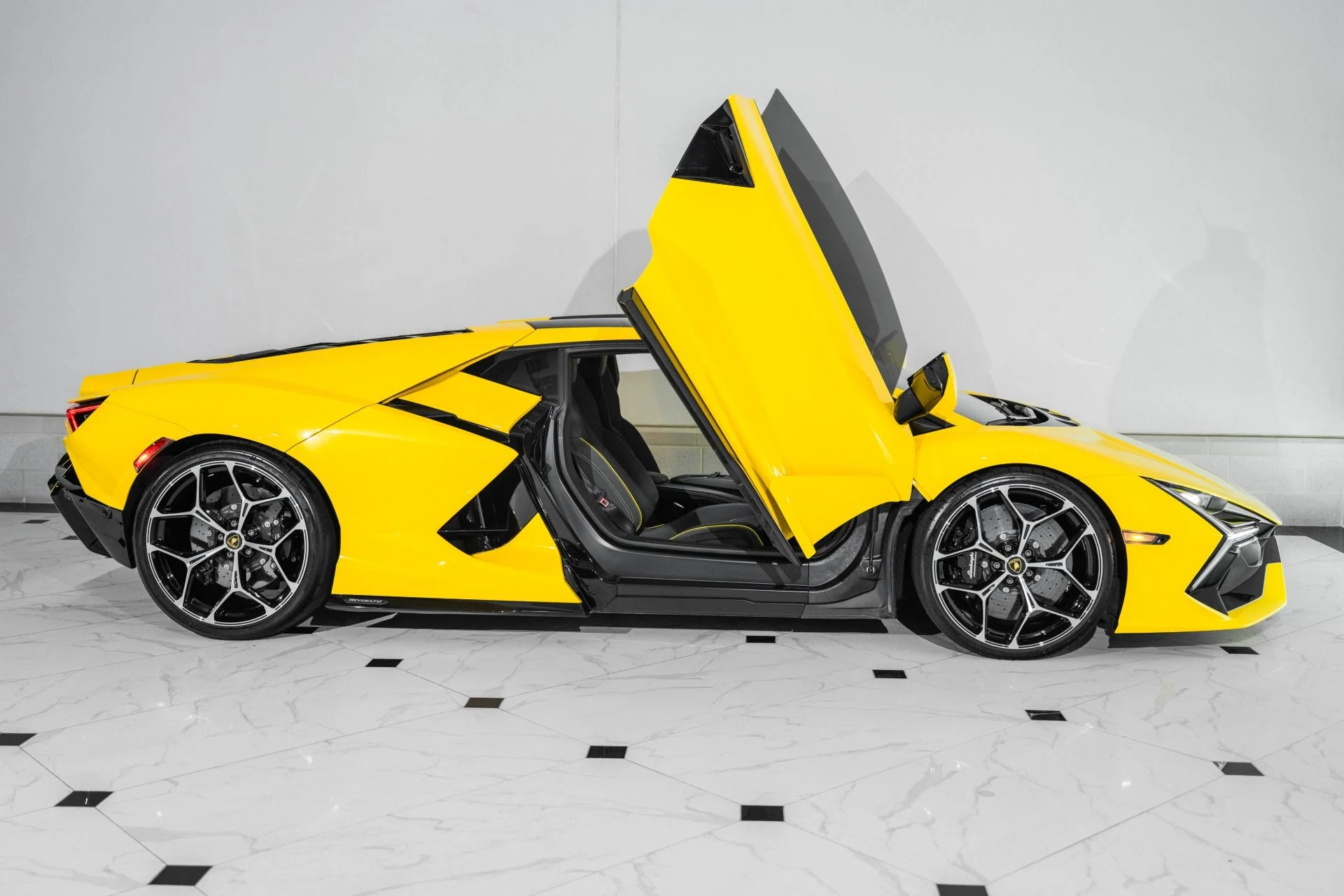 mph019_303519901_Used_2024_Lamborghini_Revuelto_1760974364_b68055b2c1