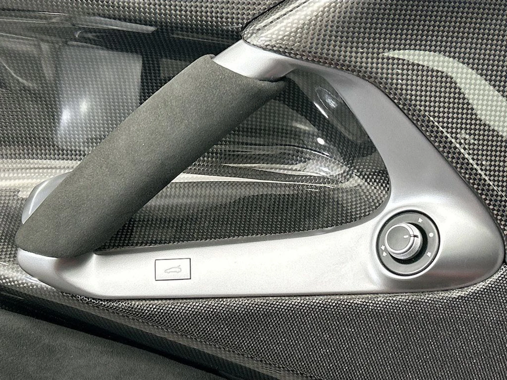 mph019_303676352_used_2024_ferrari_812_competizione_consignmentcar_8119_22991795_20_1024_ef26405598