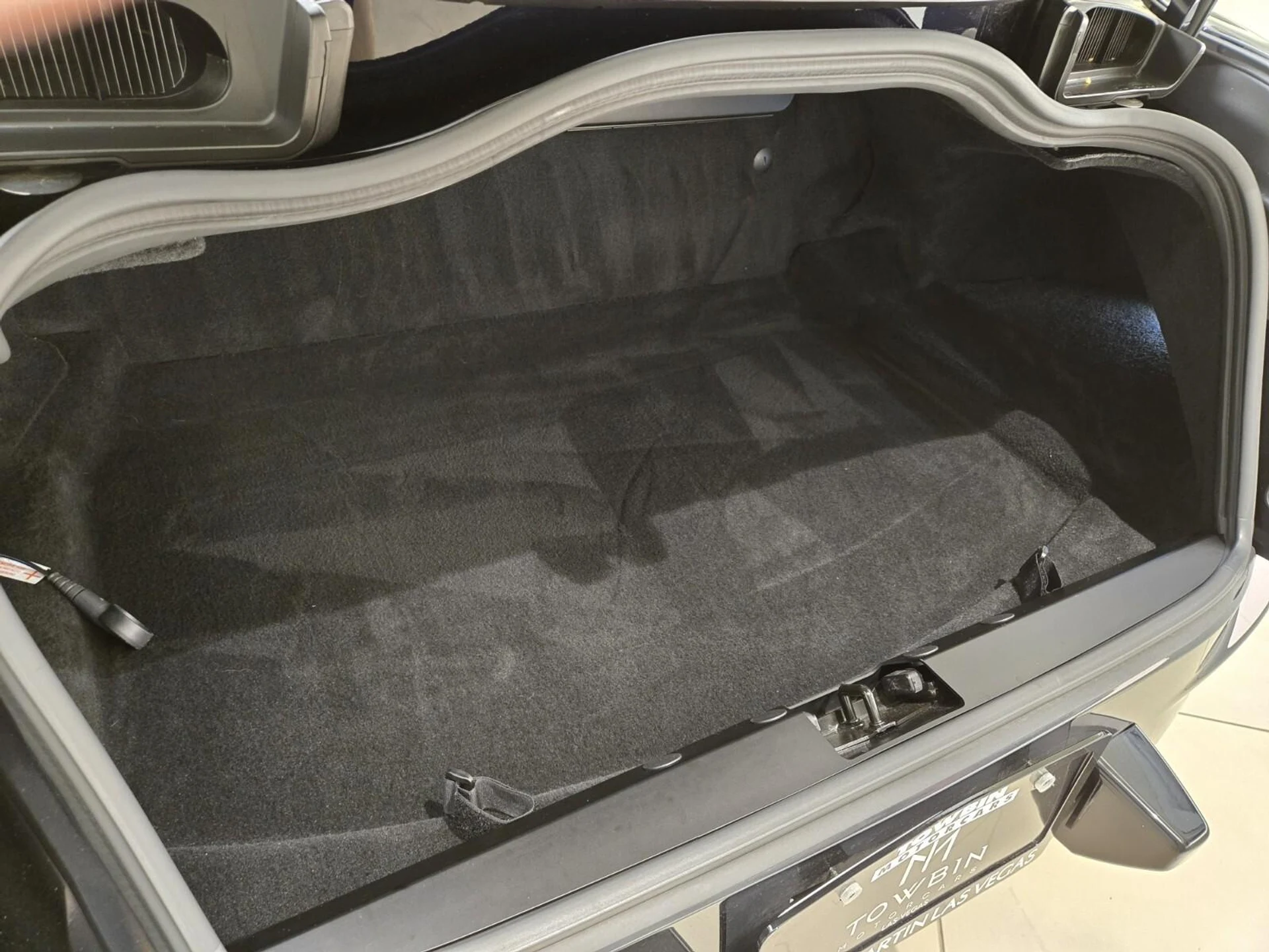 mph019_3039656099_Used_2021_Aston_Martin_DB_11_1764057873_017c3ef511