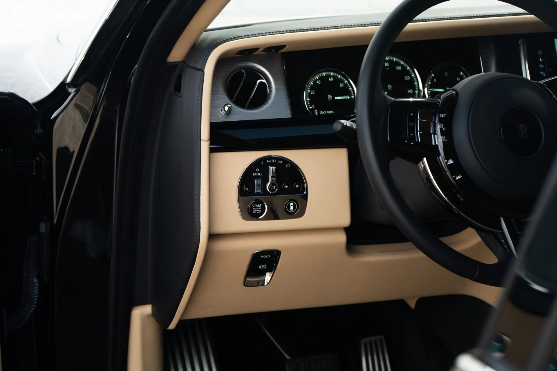 mph019_3041295861_Used_2022_Rolls_Royce_Phantom_EWB_1771455948_17e6f1e3fe